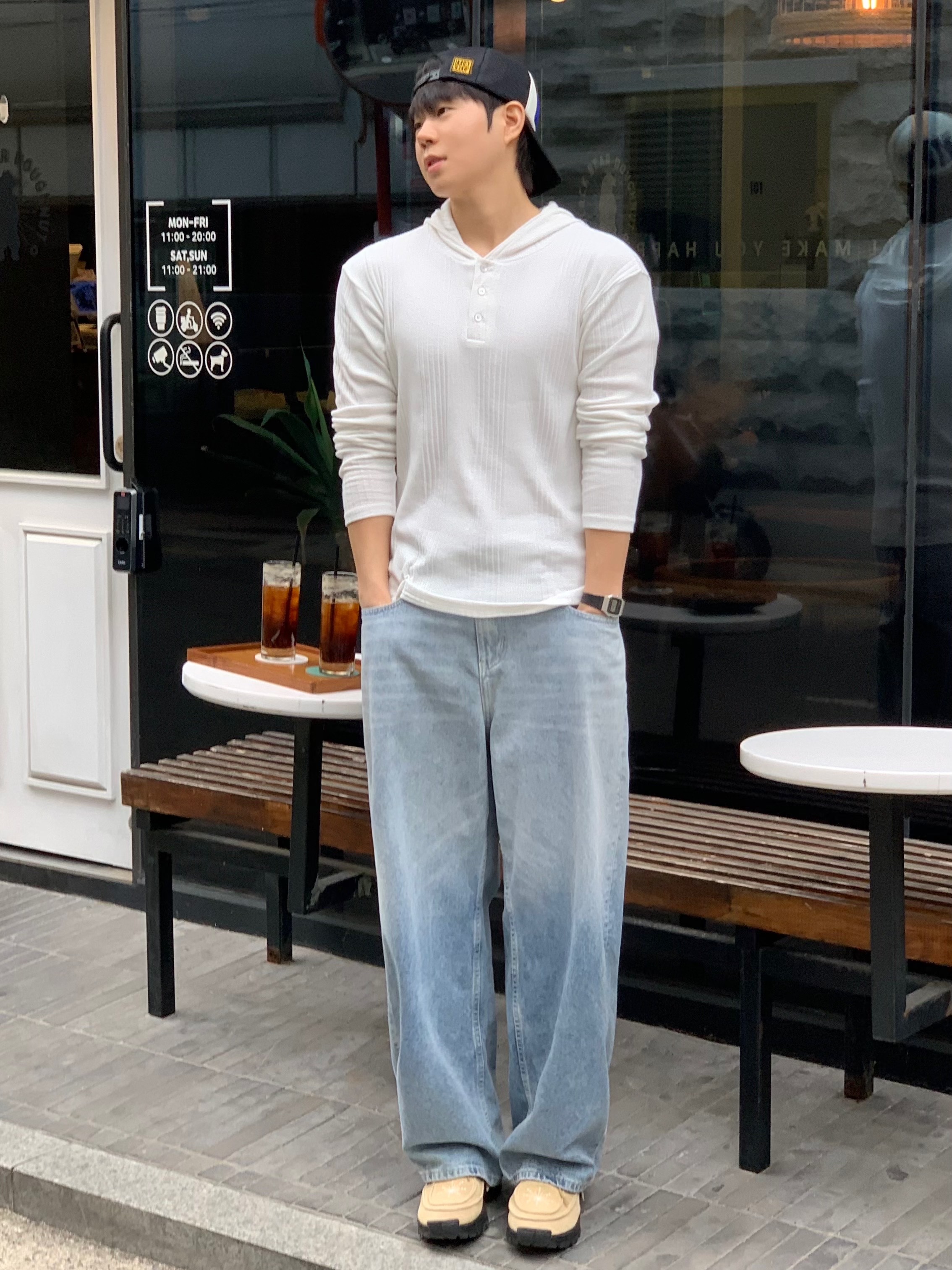 [KREAM 단독] Millo Archive X Negative Three Crescendo Desert Boots Beige, Honey Scoop House HNY Logo Trucker Cap Black 착용 스타일 - 2