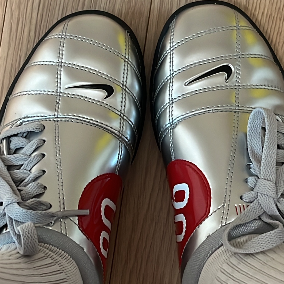 Nike Total 90 III SP Metallic Silver and Black 착용 스타일