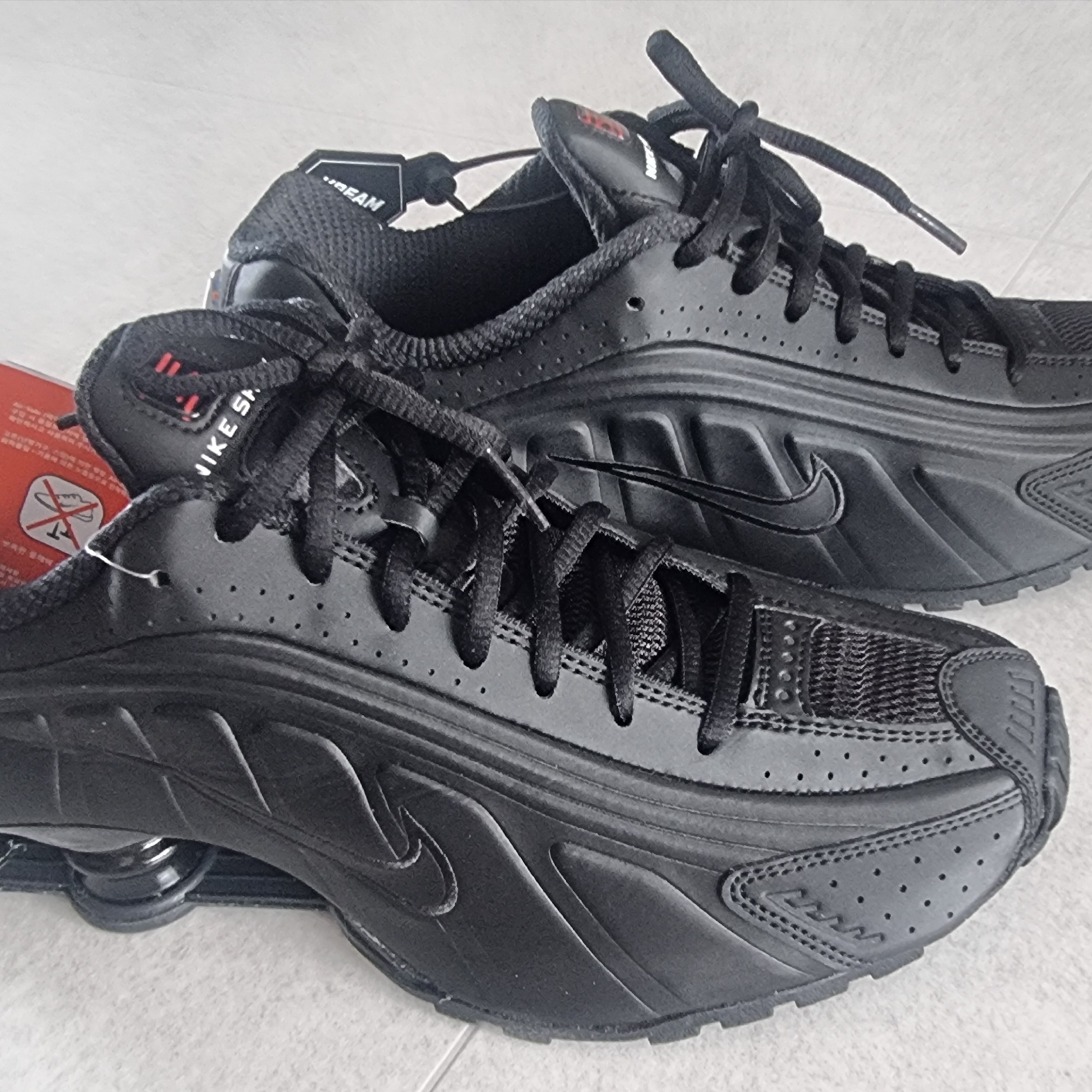 (W) Nike Shox R4 Black 착용 스타일
