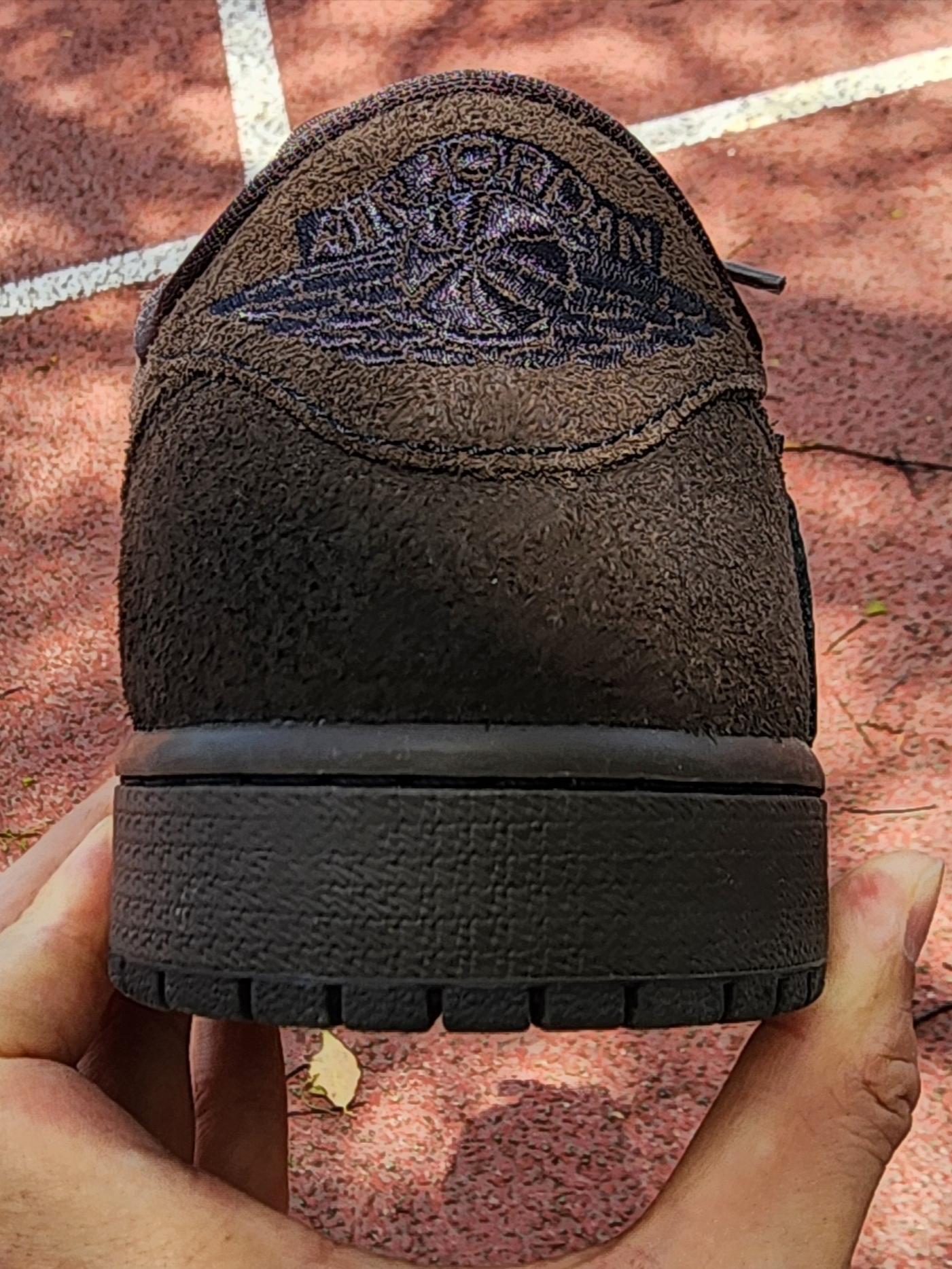 Jordan 1 x Travis Scott Retro Low OG SP Velvet Brown and Dark Mocha 착용 스타일