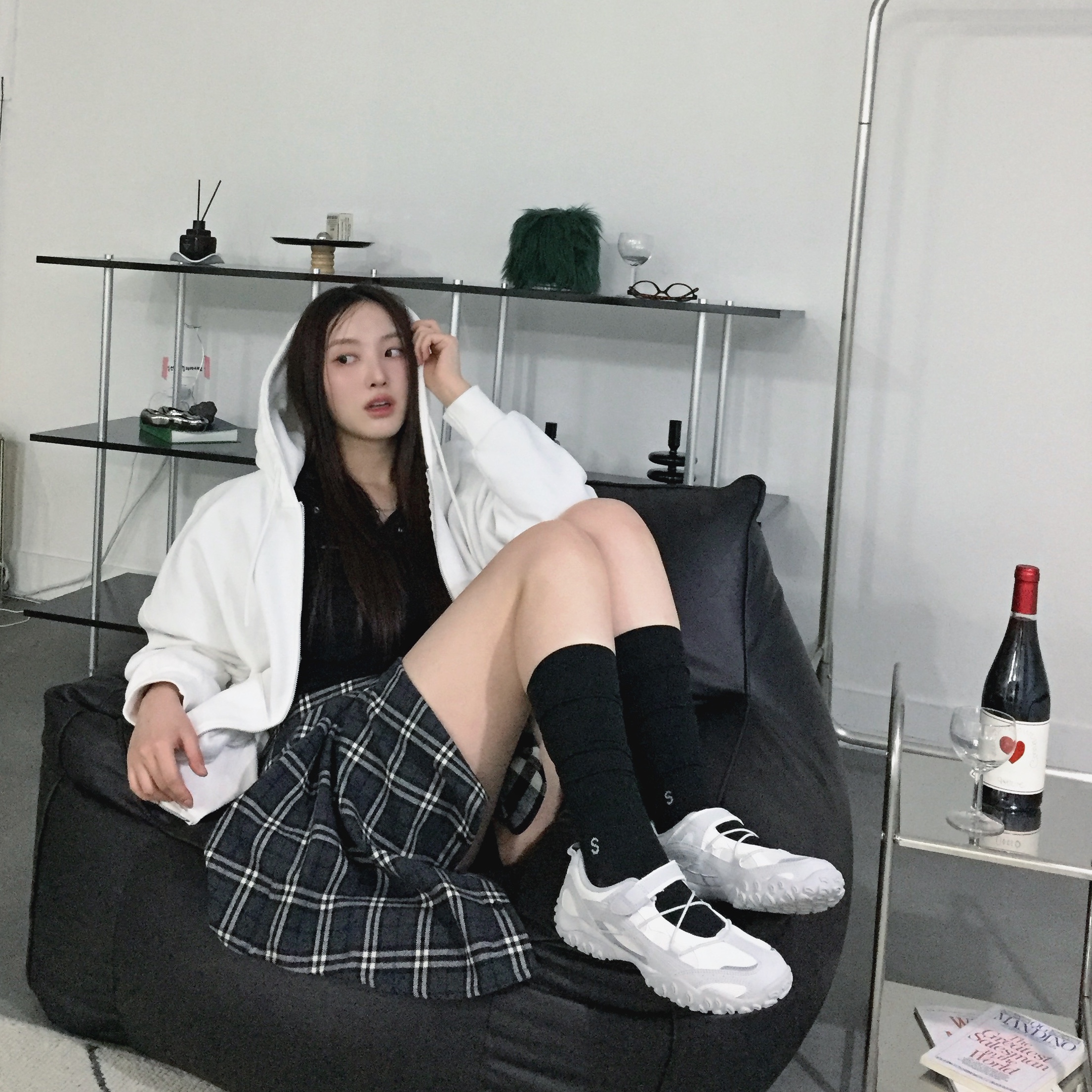 [6% 적립] FILA Echappe Velcro Maryjane Grey 착용 스타일 - 8