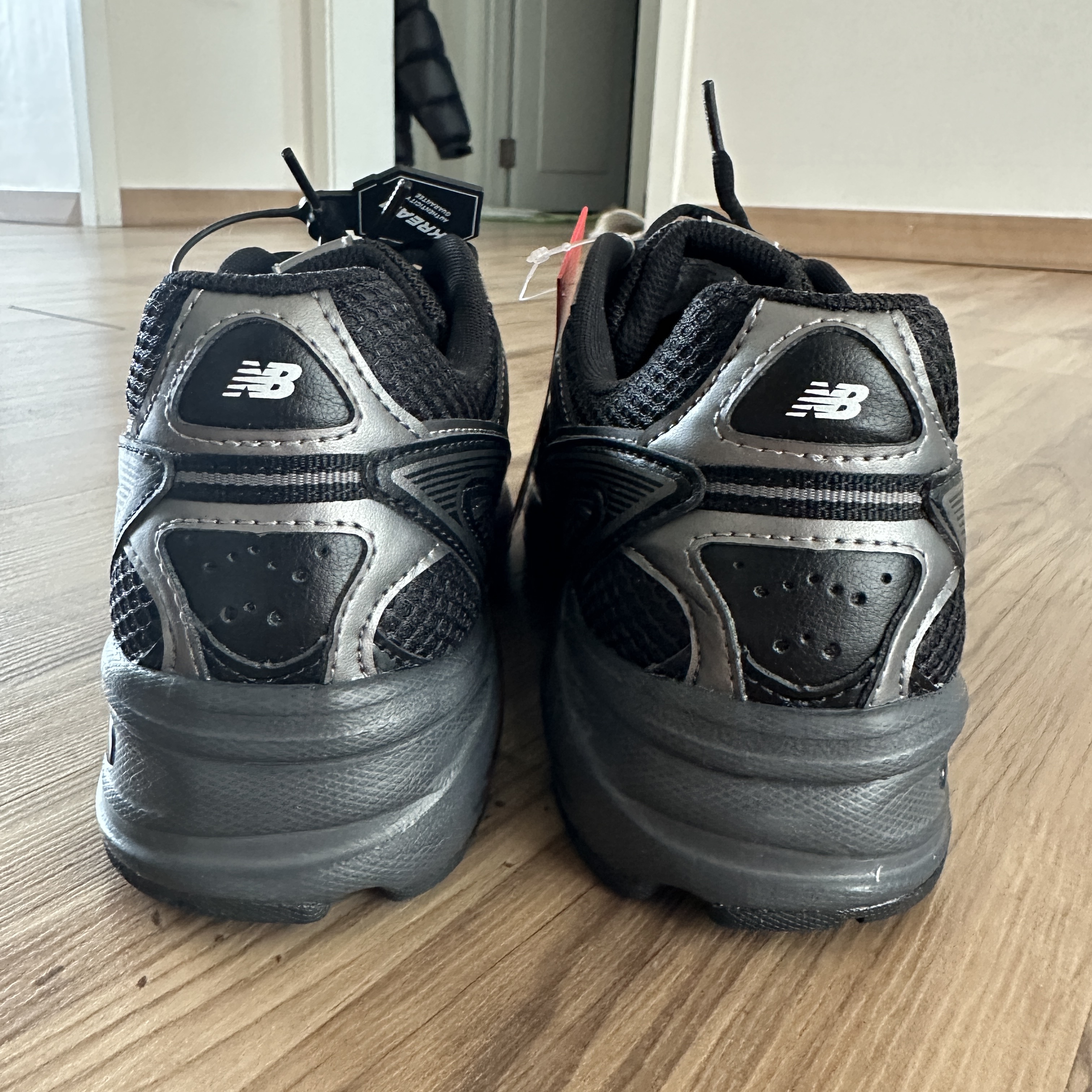 New Balance 509 Black 착용 스타일 - 4