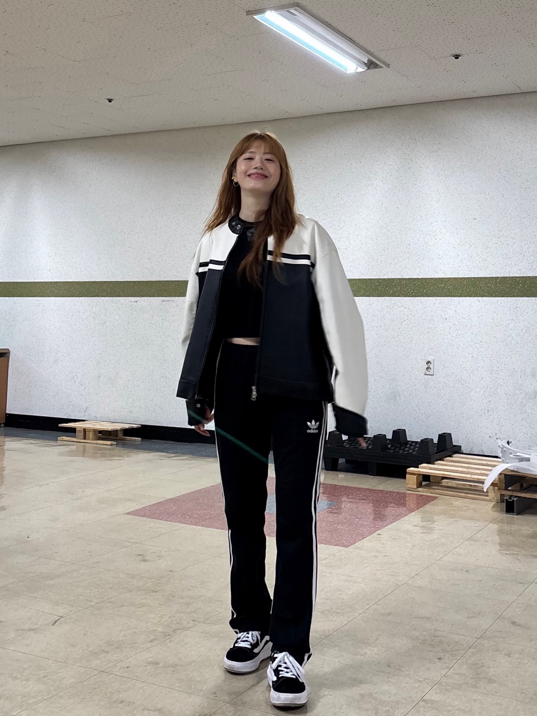 Adidas Modern Europa Track Pants Black - KR Sizing, Vans Old Skool Overt CC Black White 착용 스타일 - 1