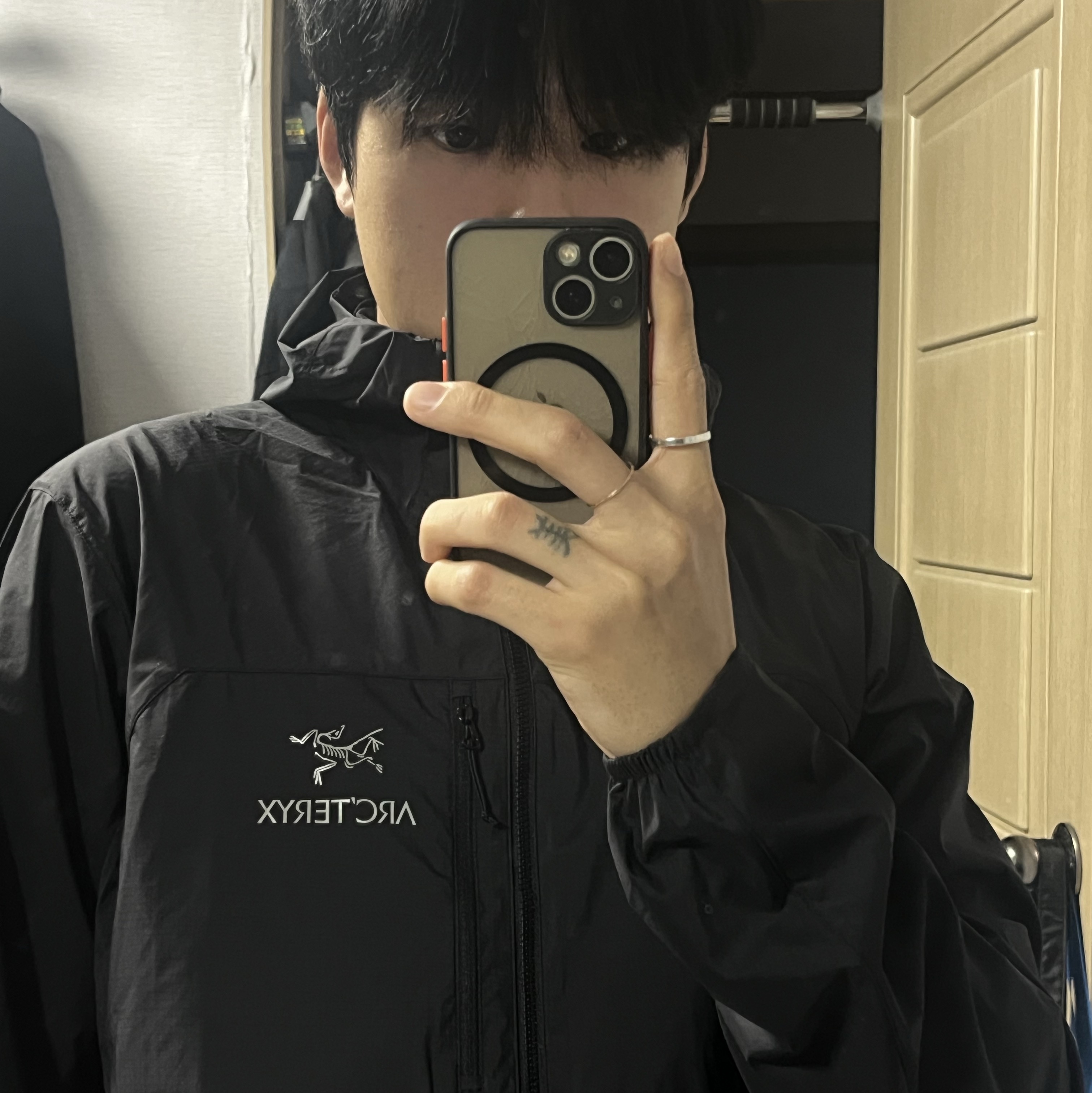 Arc'teryx Squamish Hoody Black 착용 스타일 - 2