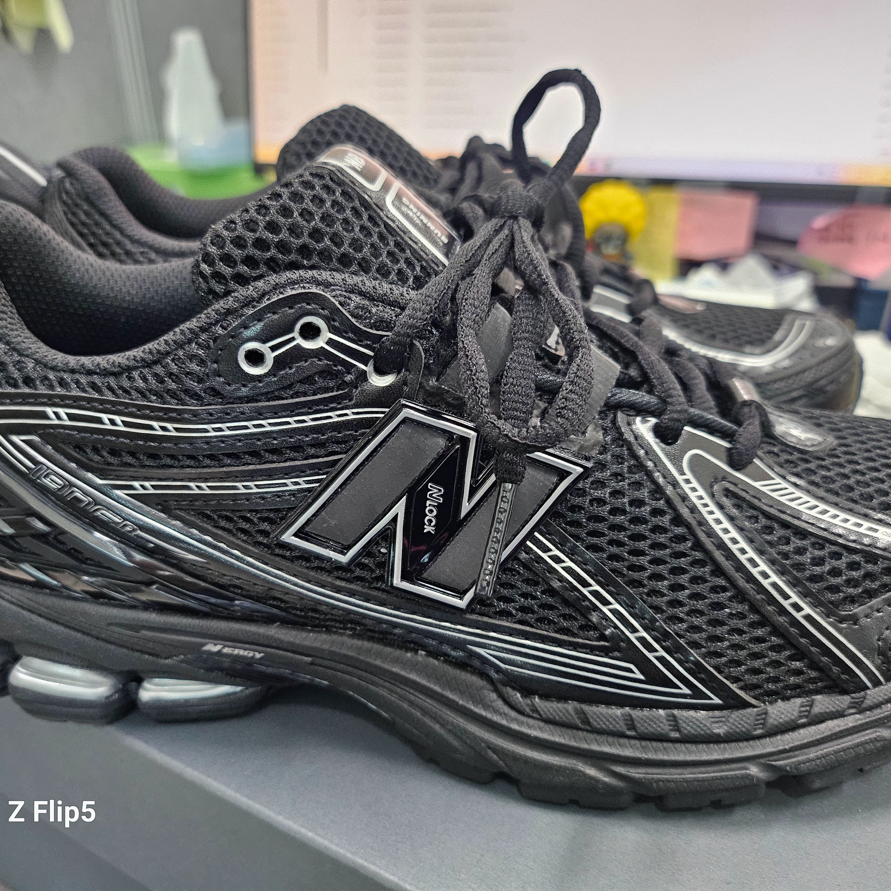 New Balance 1906R Black Silver Metallic 착용 스타일