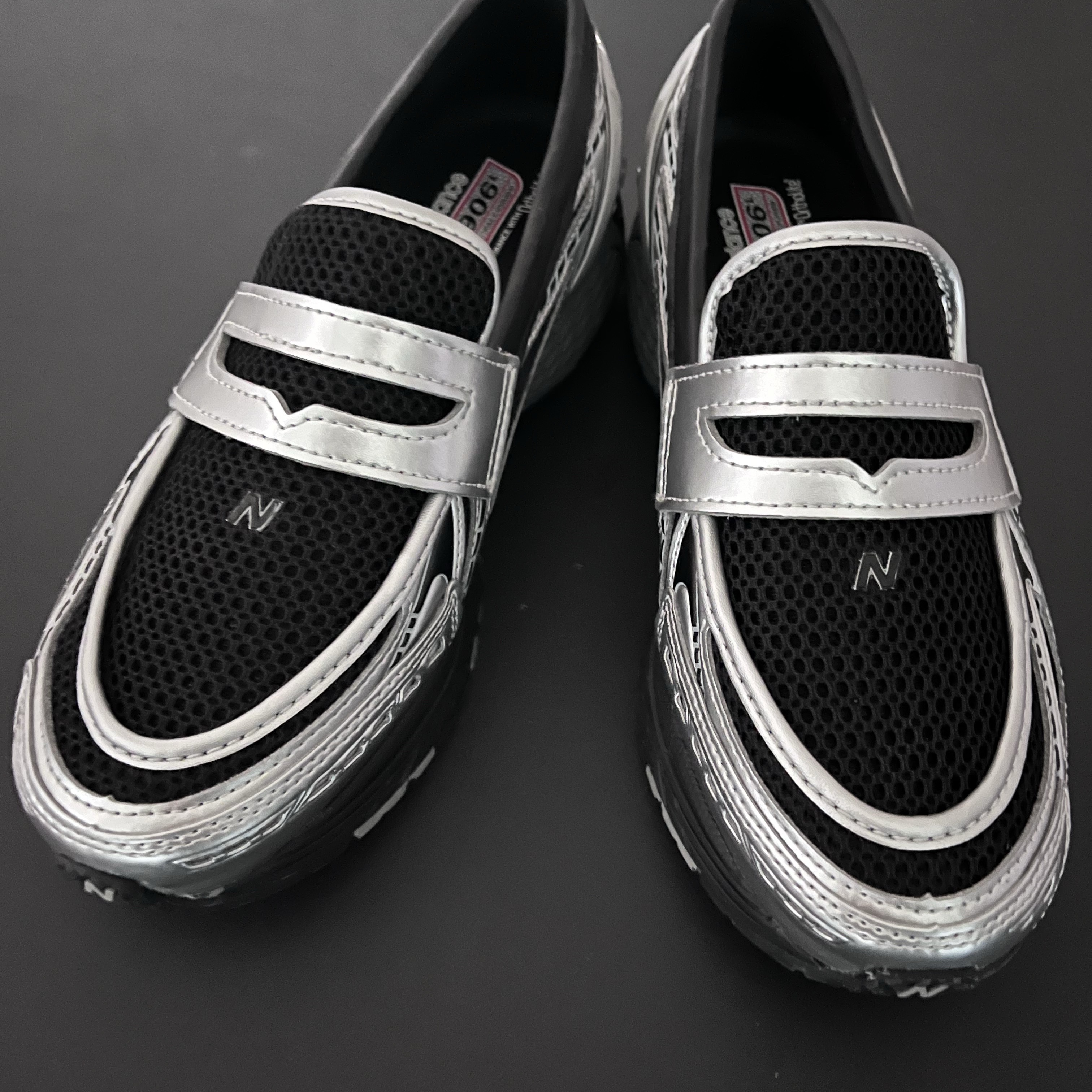 New Balance 1906L Silver Metallic Black 착용 스타일 - 1