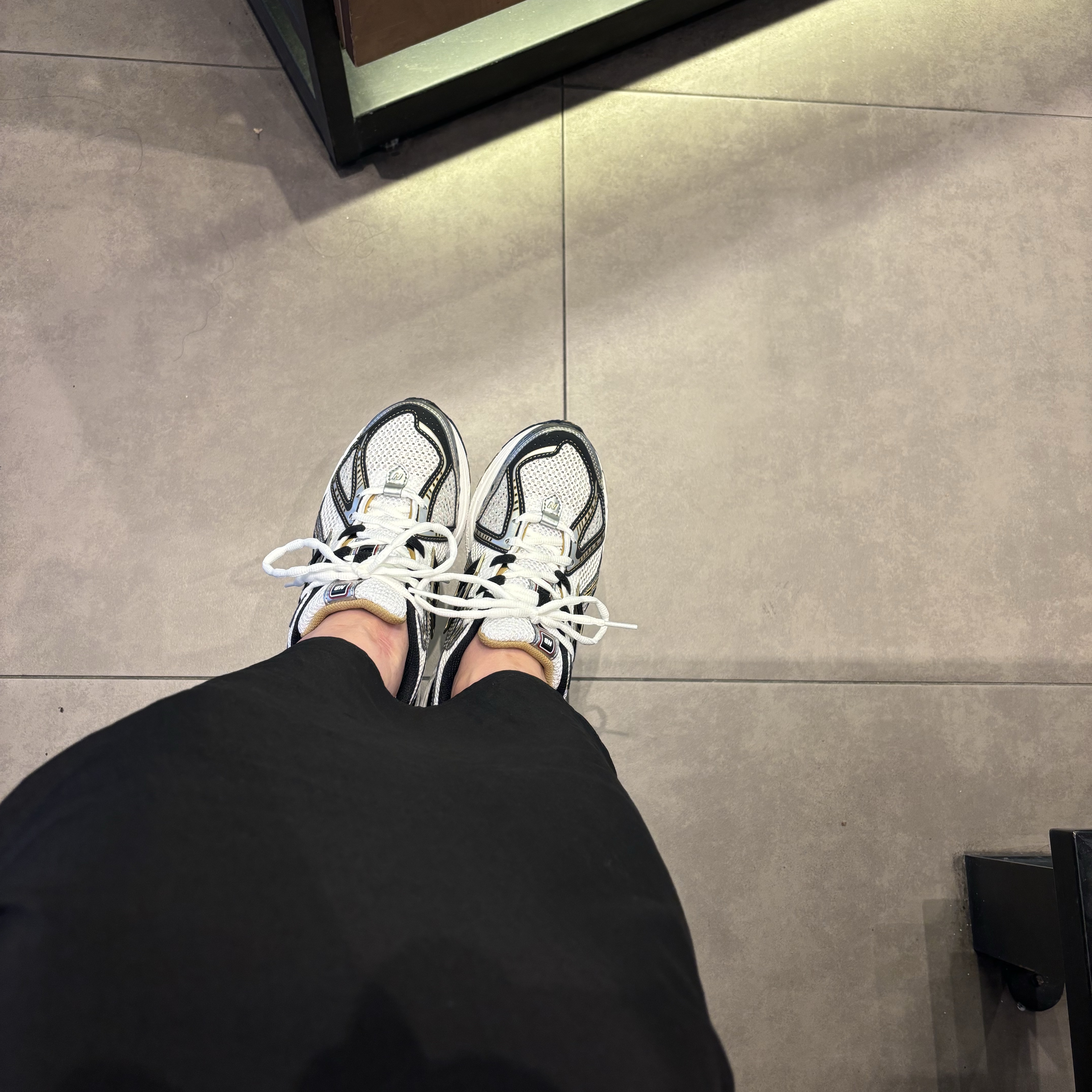 New Balance 1906R White Gold 착용 스타일 - 2