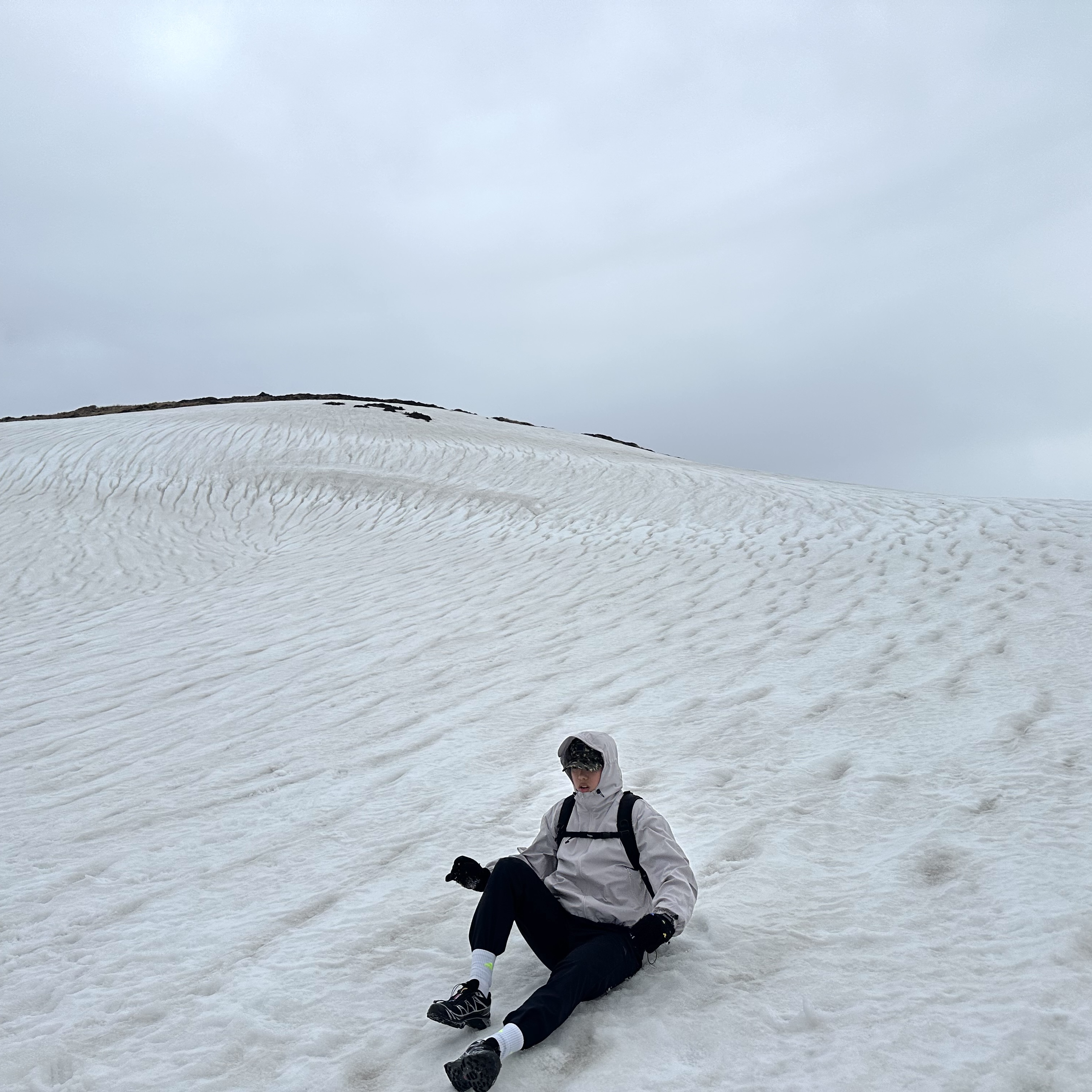 NOMANUAL Penon Wind Shell Warm Gray, Salomon XT-6 GTX Black Silver 착용 스타일 - 1