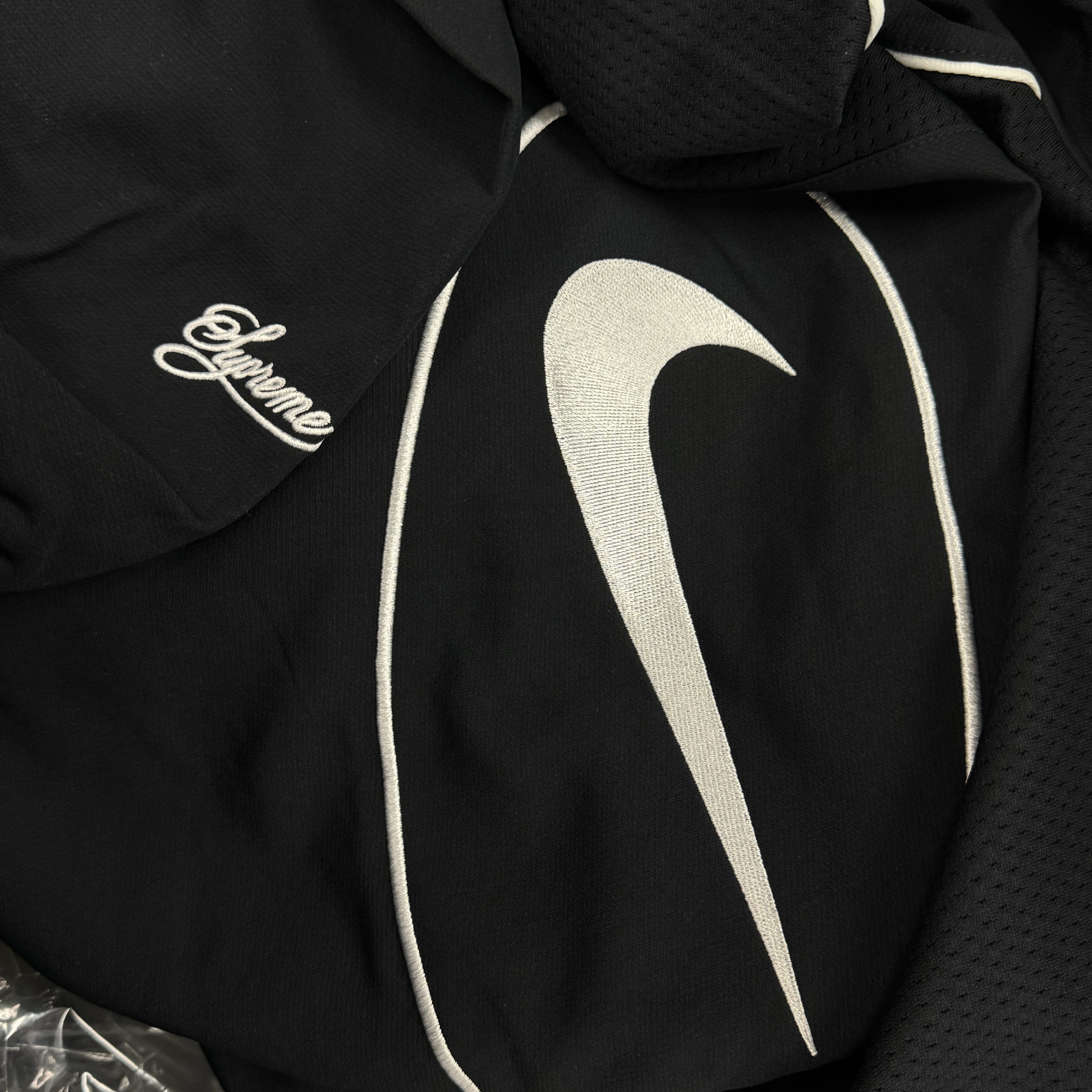 Supreme x Nike Track Jacket Black - 25SS 착용 스타일