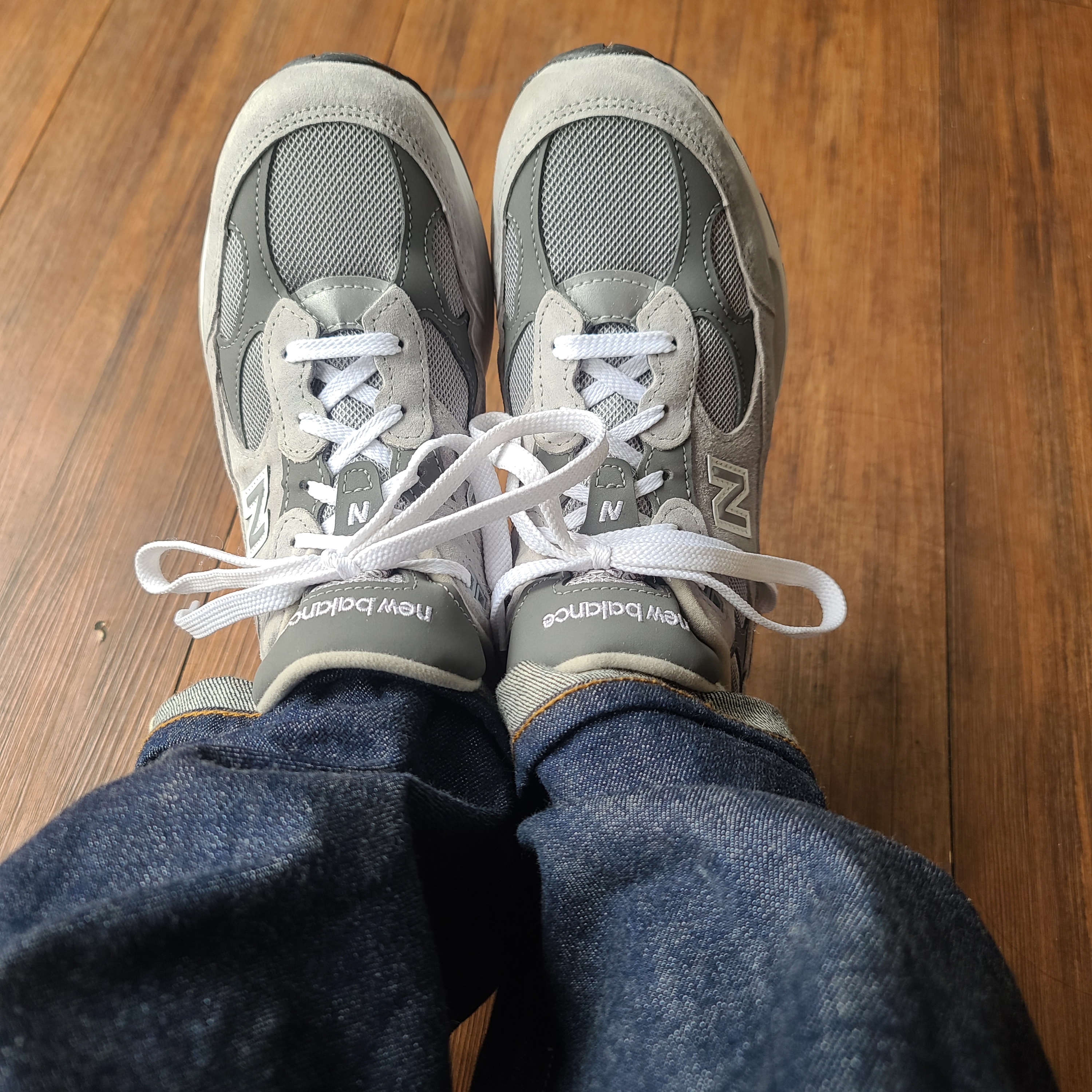 New Balance 992 Made in USA Core Grey Silver Metallic 착용 스타일