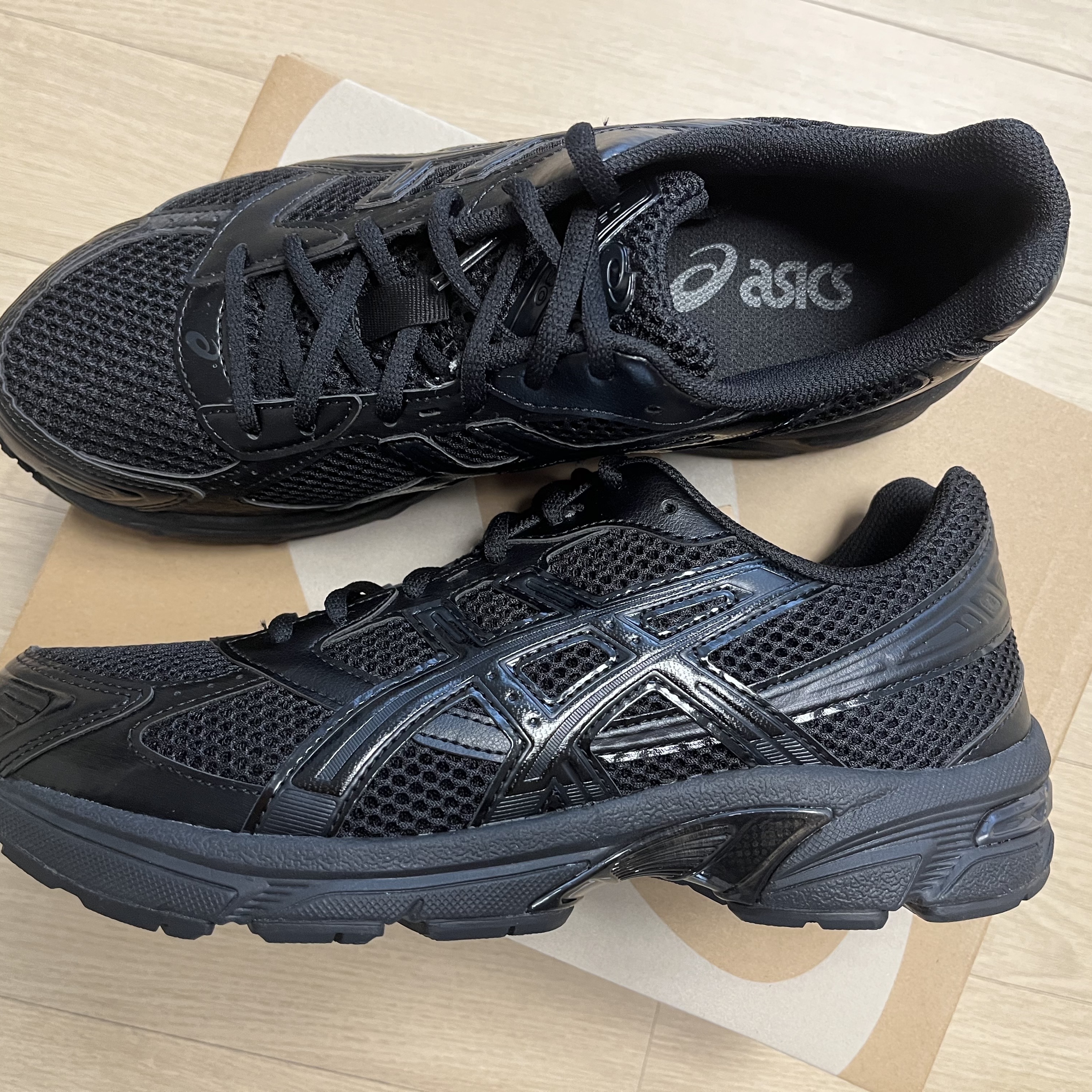 Asics Gel-1130 Black Graphite Grey, moif x inapsquare City Dweller Parka Sand 착용 스타일 - 1