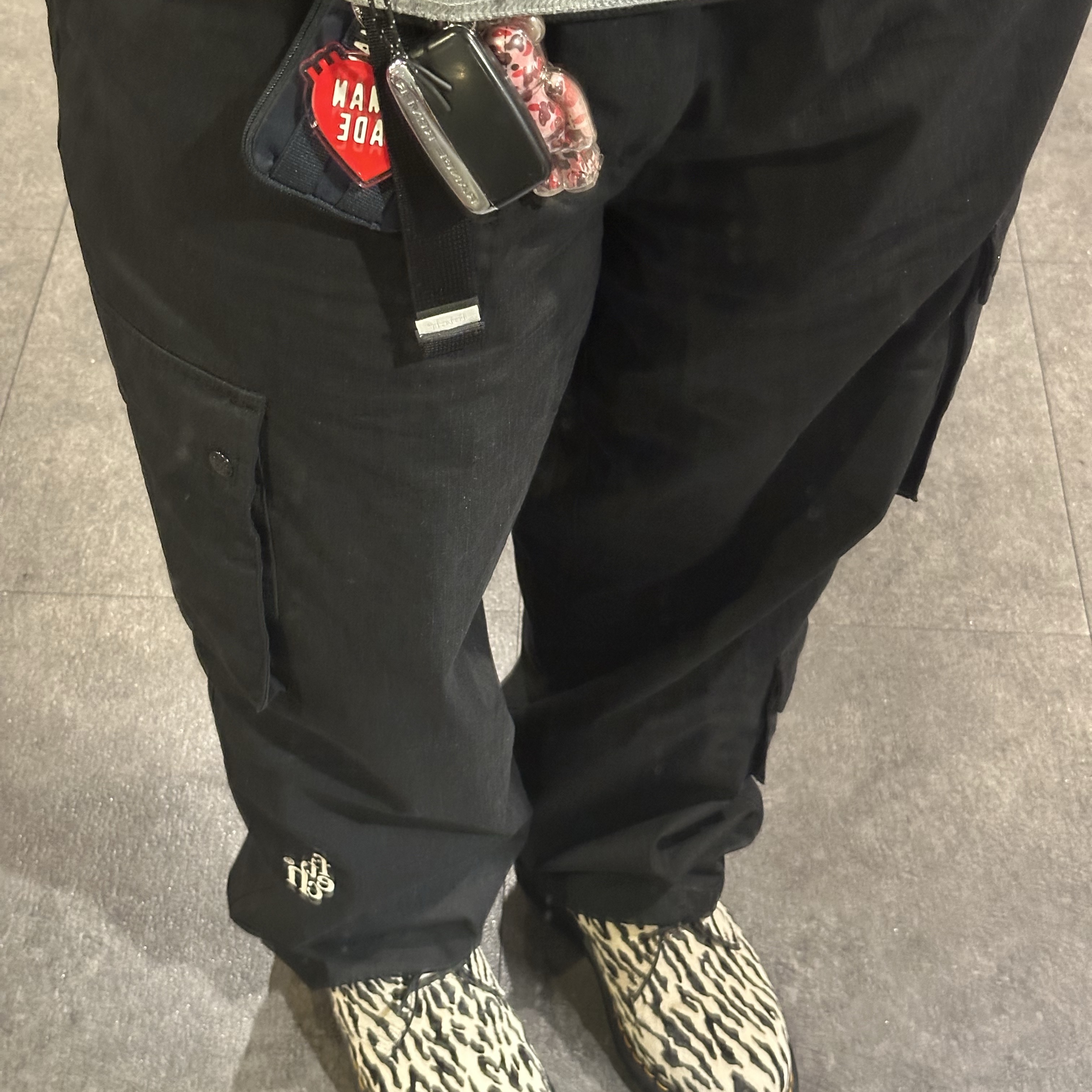Dr. Martens x Wacko Maria 1461 Tiger Camo Hair On Black White, Human Made Heart Keyring Red 착용 스타일