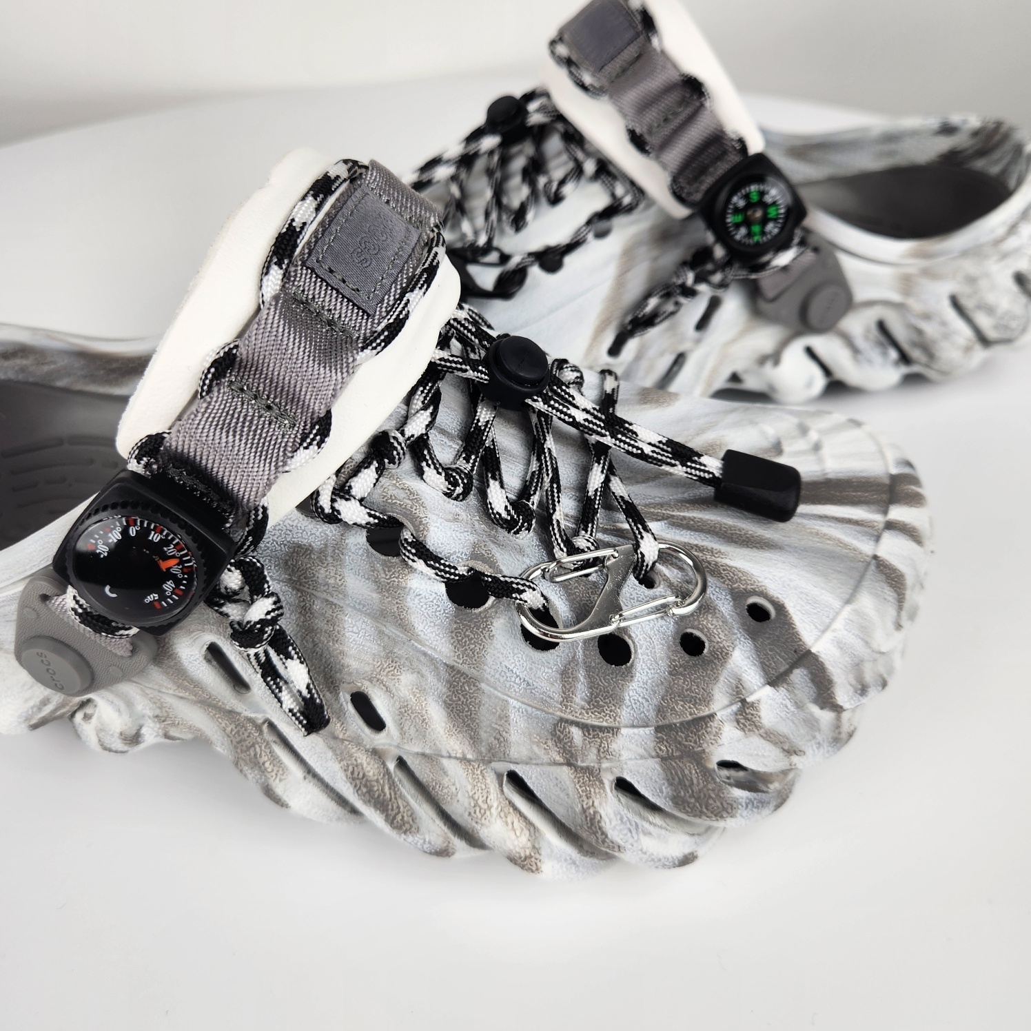 Crocs Echo Marbled Clog Moonlight Multi 착용 스타일 - 7