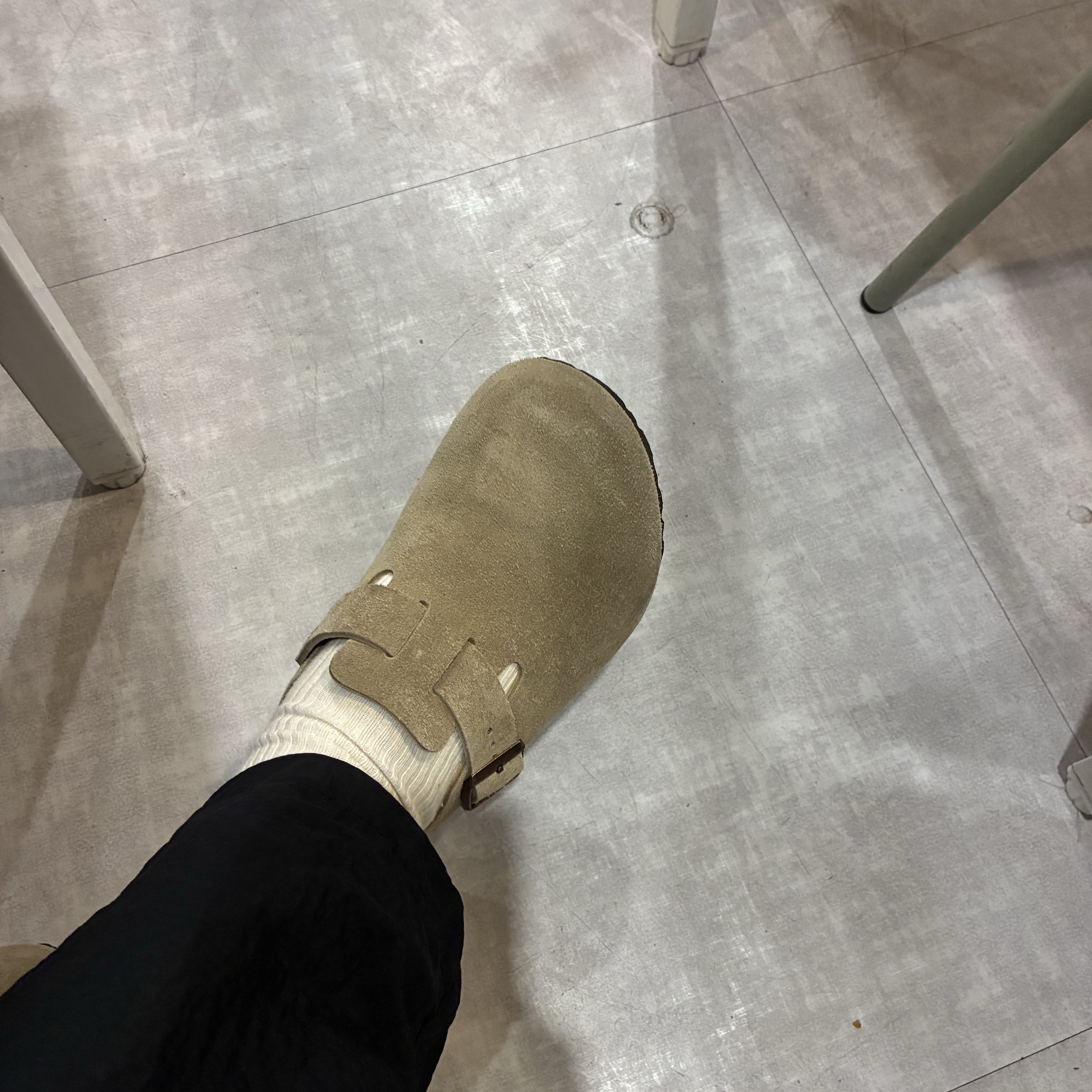 Birkenstock Boston Suede Leather Taupe - Regular 착용 스타일