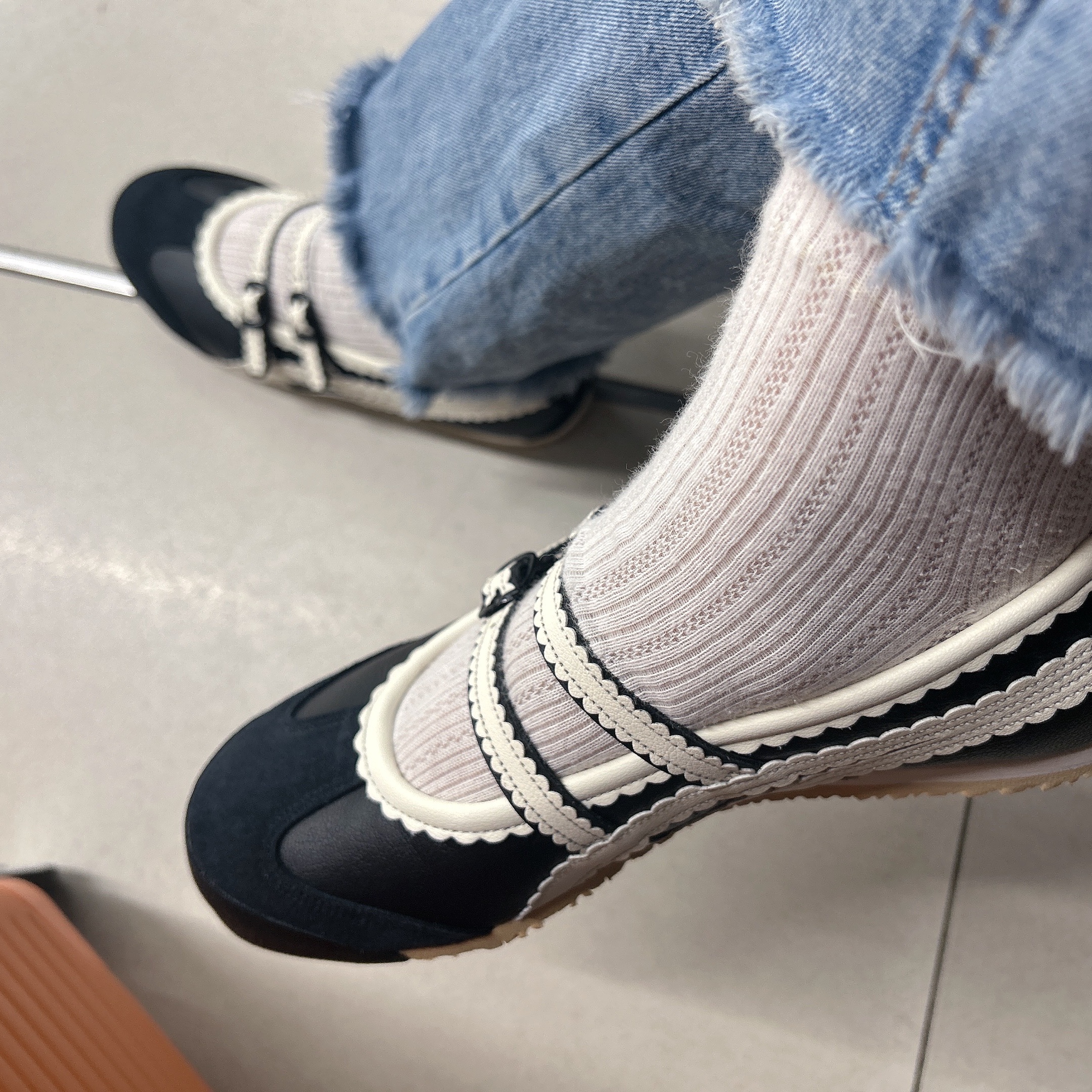(W) Onitsuka Tiger Mexico 66 TGRS Black Cream 착용 스타일