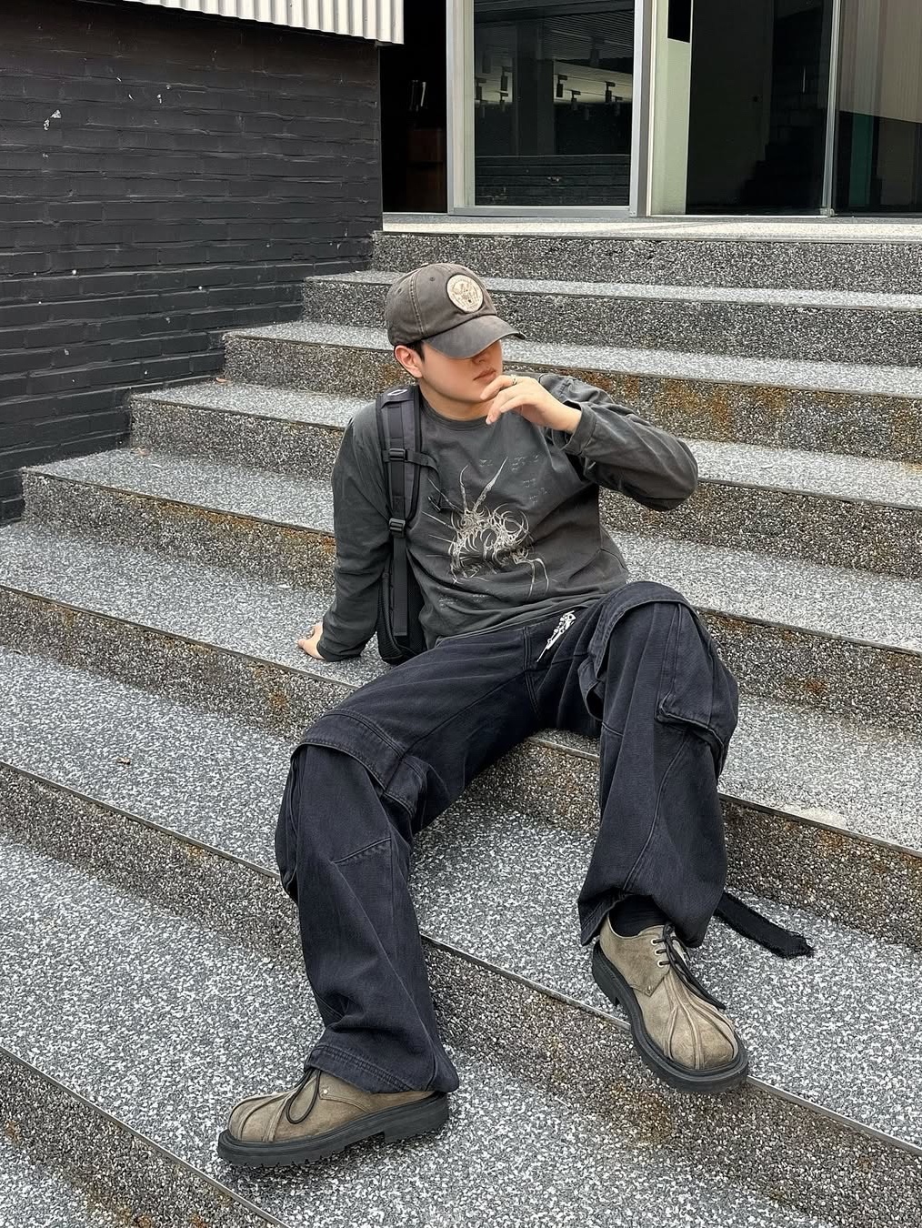 [KREAM 단독] BLR x POG Divided Curved Line Double Buckle Pants Black 착용 스타일