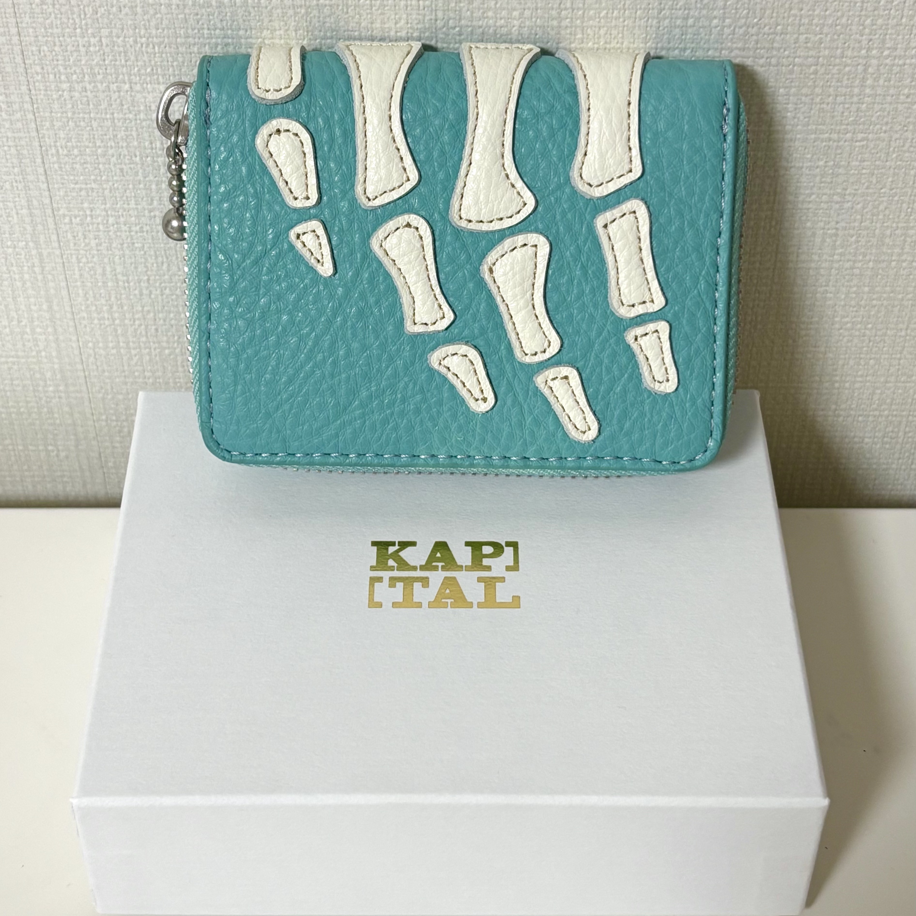 Kapital Thumbs Up Bone Hand Zip Mini Wallet Turquoise 착용 스타일