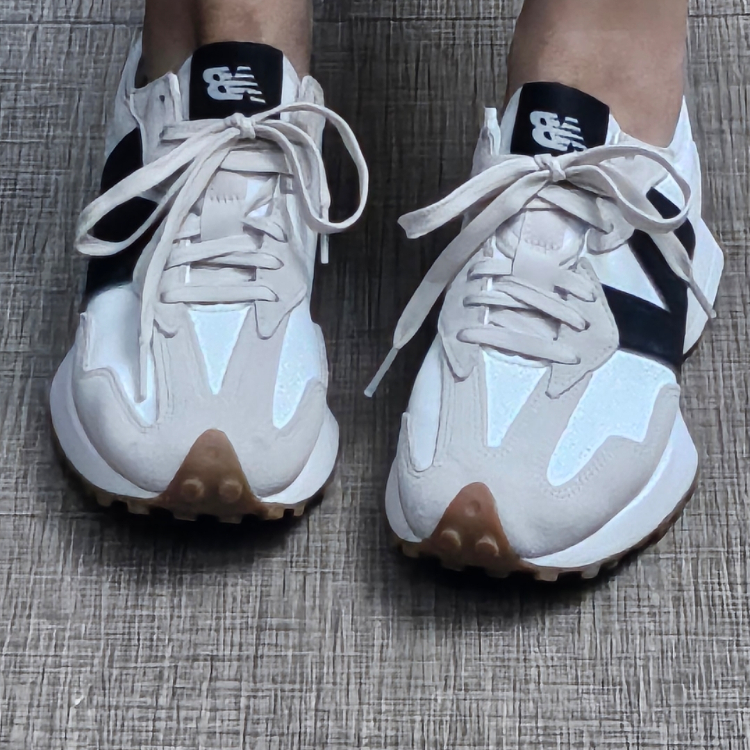 (W) New Balance 327 Moonbeam Grey 착용 스타일