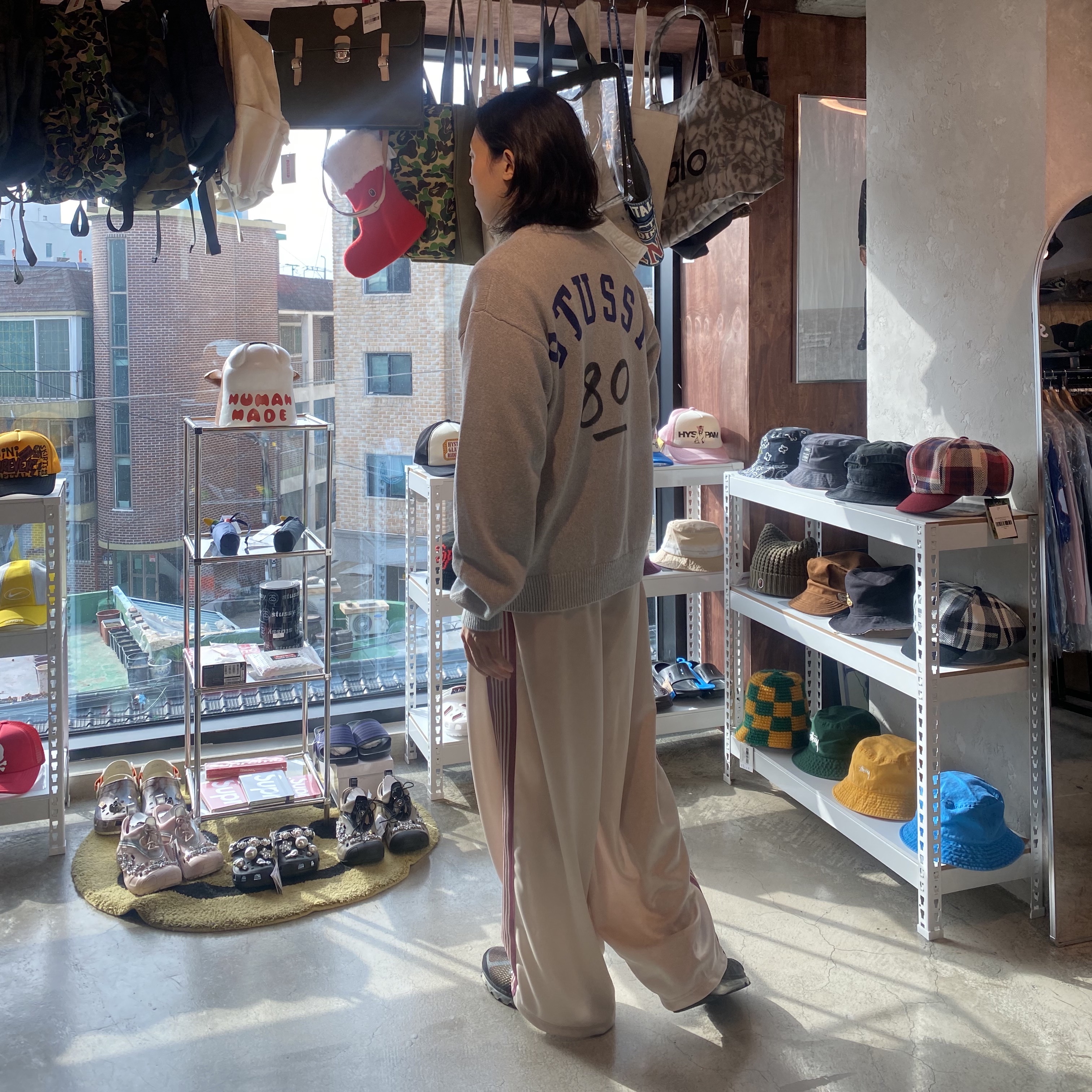 Needles H.D. Track Pants Poly Smooth Ivory, Stussy Handwritten Sweater Natural 착용 스타일 - 3