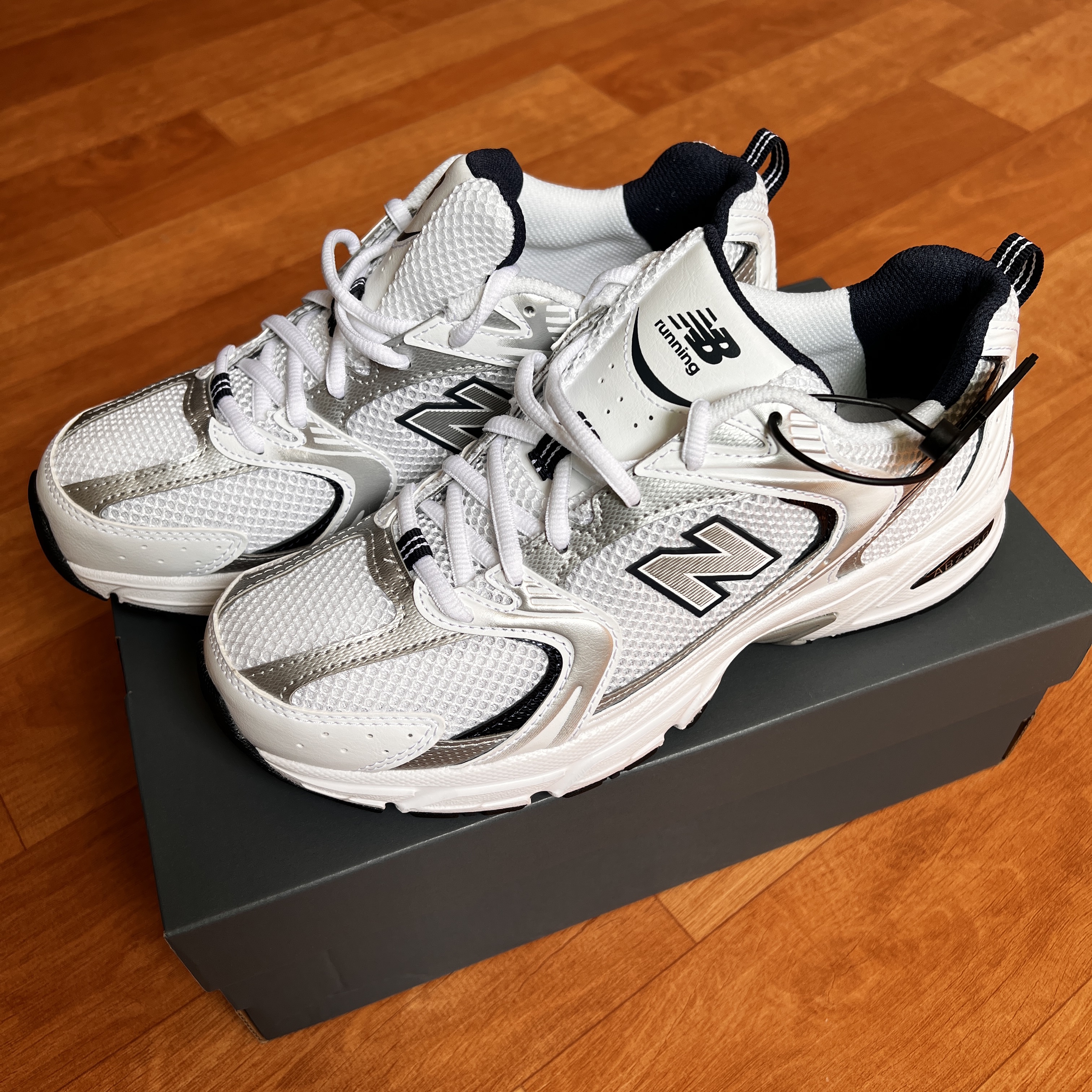 New Balance 530 White 착용 스타일
