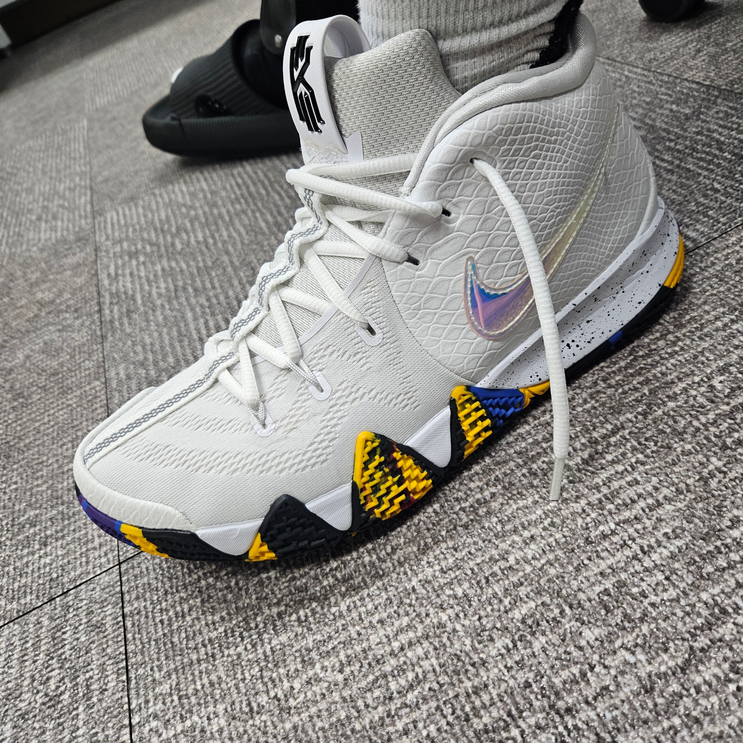 Nike Kyrie 4 NCAA 착용 스타일