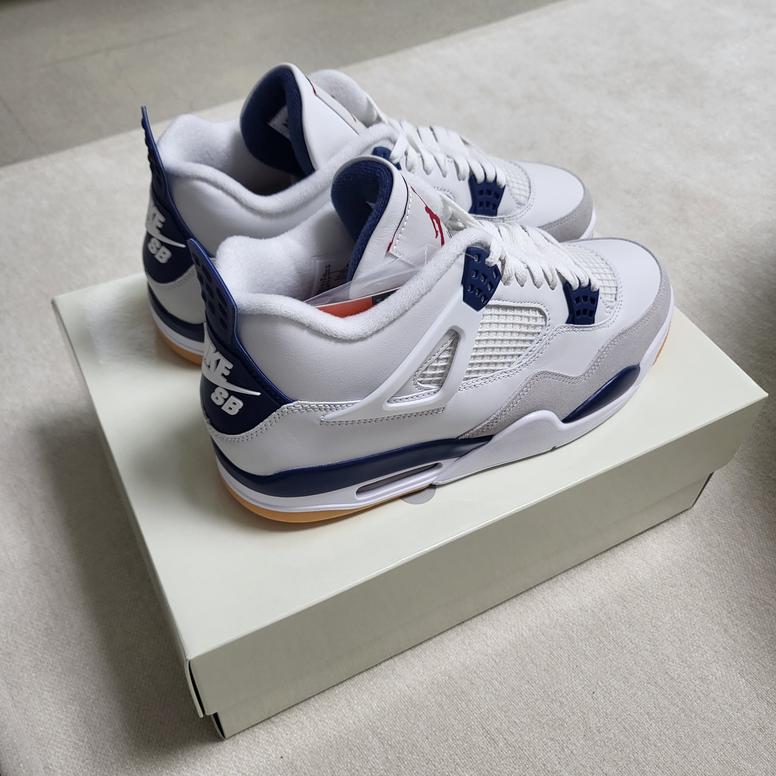Jordan 4 x Nike SB Retro SP Navy 착용 스타일 - 4