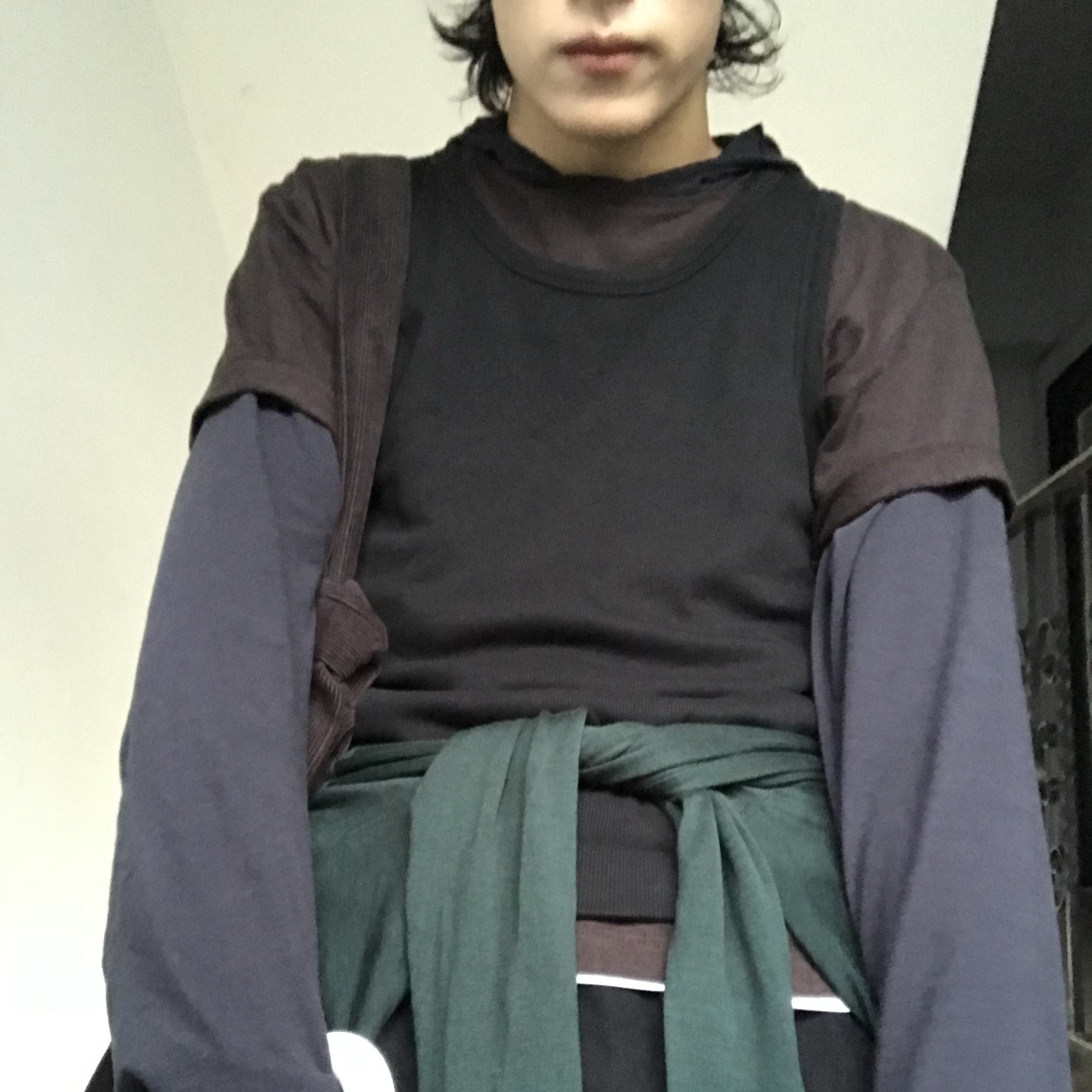 Hatchingroom Base Hoodie Blue Charcoal 착용 스타일 - 3