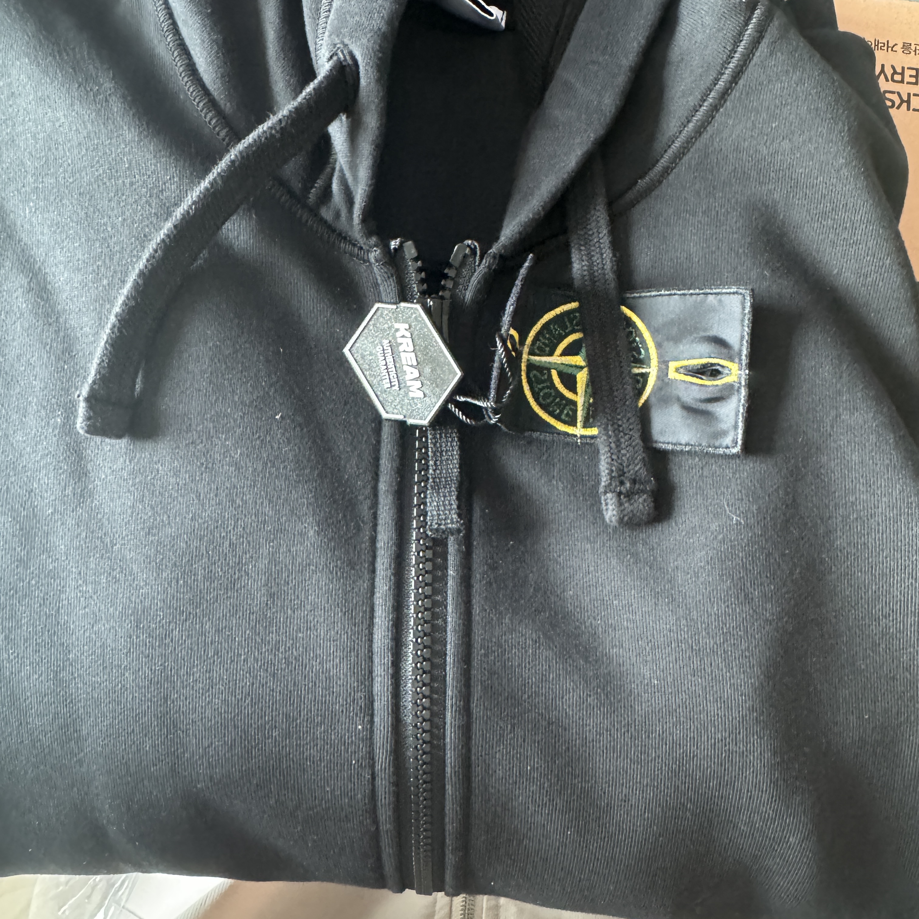 Stone Island 6100042 Organic Cotton Fleece Hooded Sweatshirt with Drawstring Hood and Zipper Black - 25SS 착용 스타일