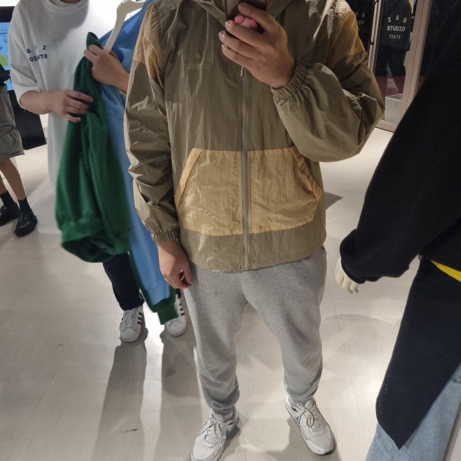 IAB Studio Wind Jacket Pack Sand Beige 착용 스타일 - 3