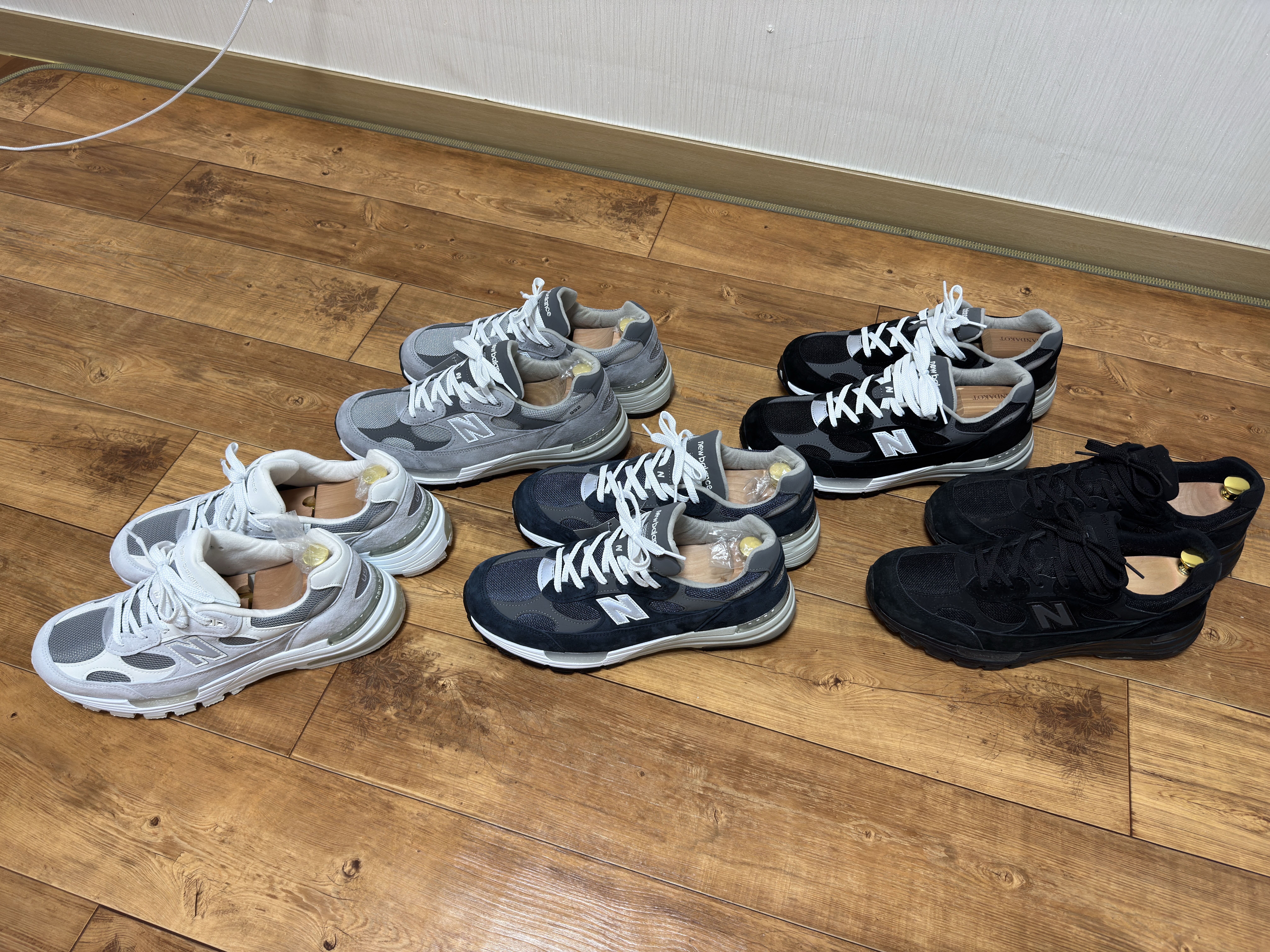 New Balance 992 Made in USA Core Grey Silver Metallic, New Balance 992 Made in USA Core Black Grey 착용 스타일