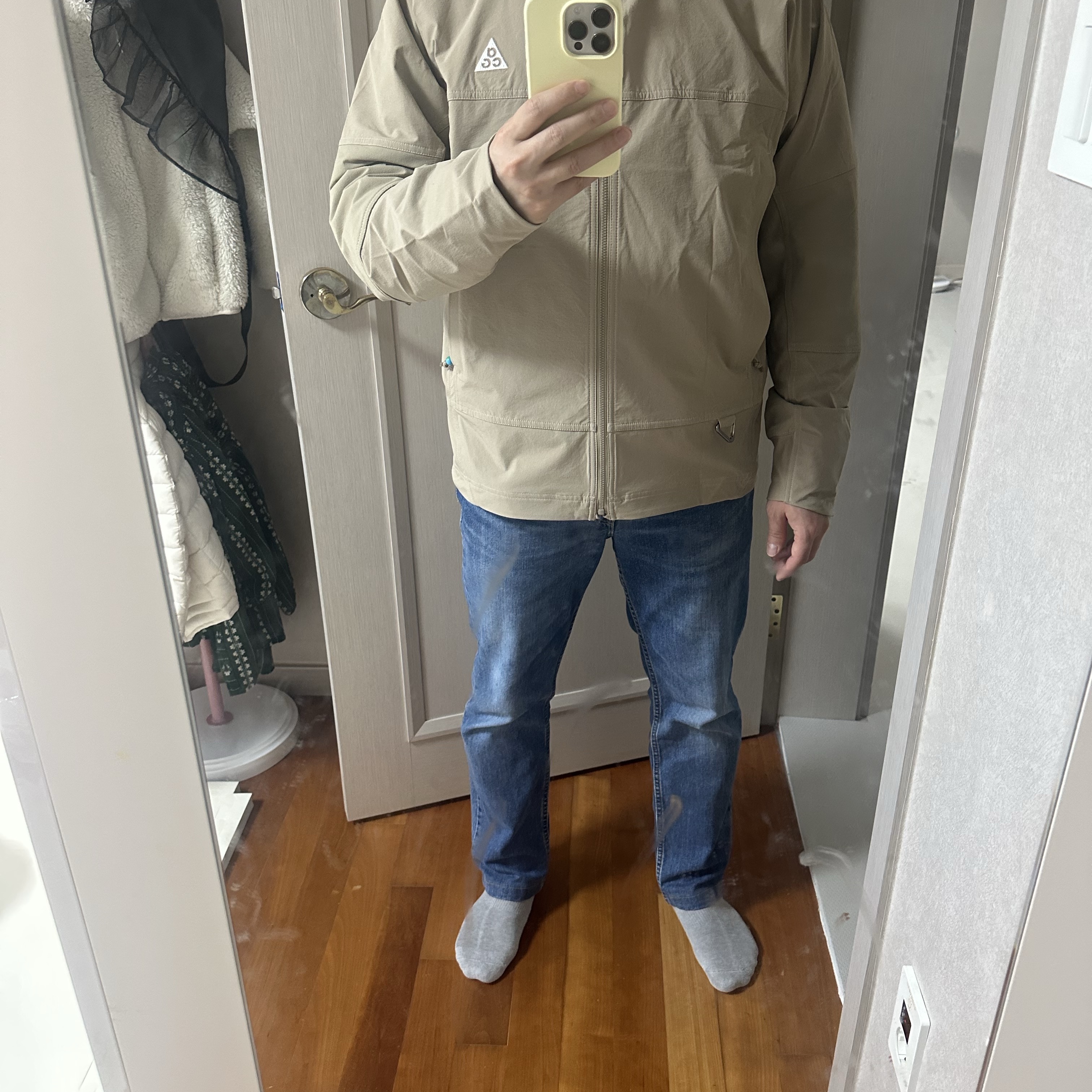 Nike ACG Sun Farer Jacket Khaki Summit White - Asia 착용 스타일 - 2