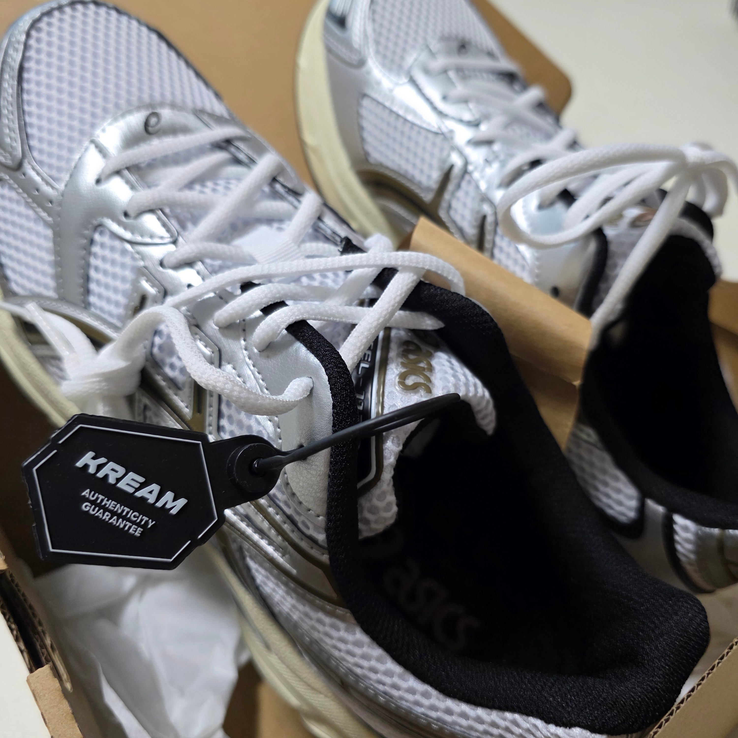 Asics Gel-1130 White Clay Canyon 착용 스타일 - 2