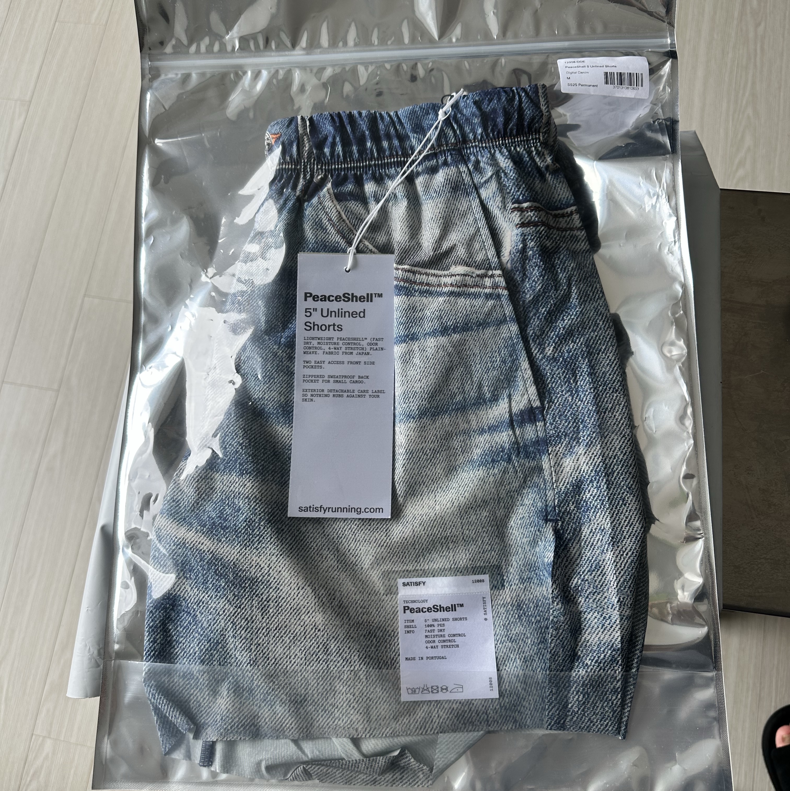 Satisfy Peaceshell 5 Inch Unlined Shorts Digital Denim 착용 스타일