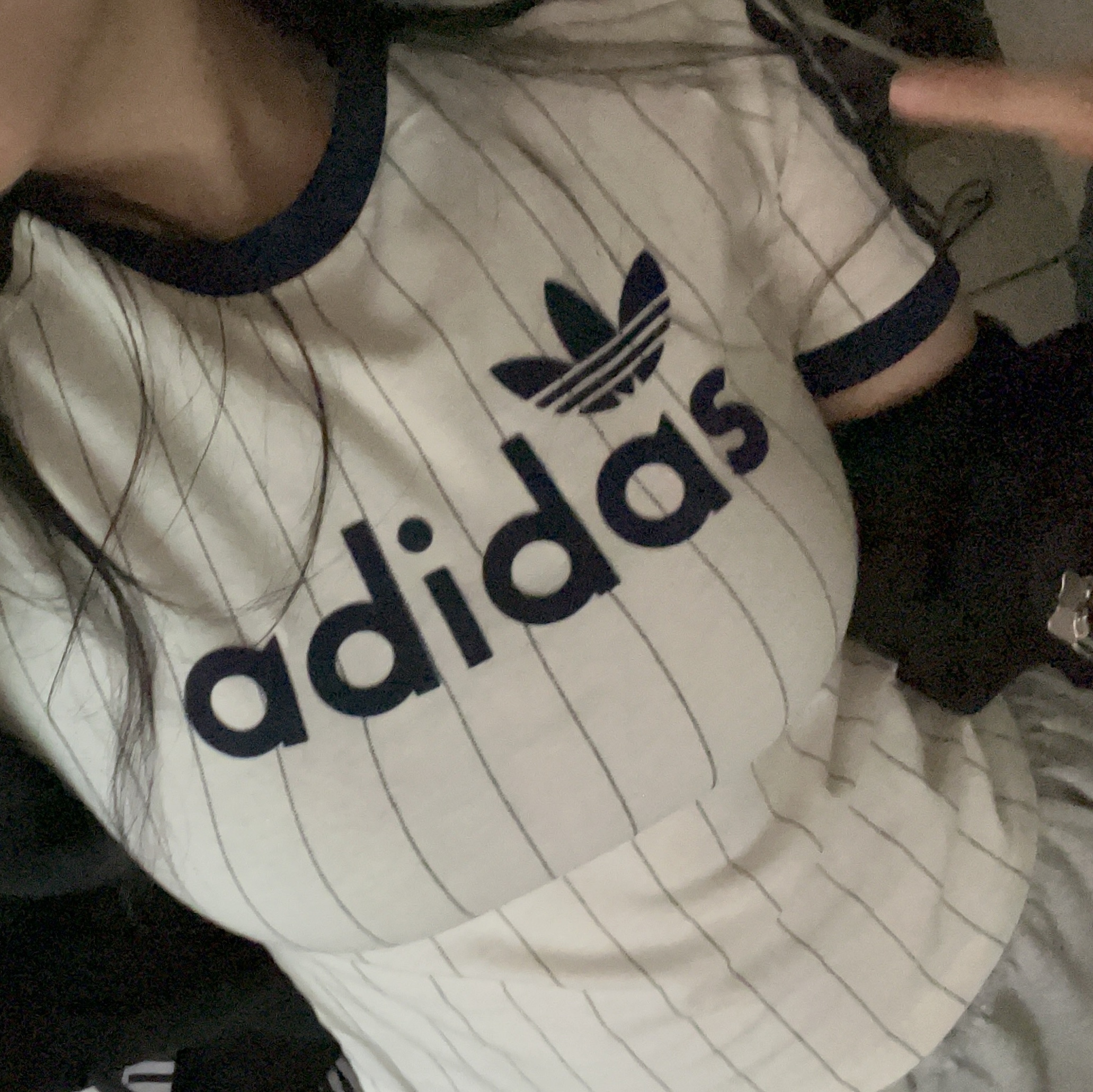 (W) Adidas Linear Cali Graphic T-Shirt Off White Night Indigo - KR Sizing 착용 스타일