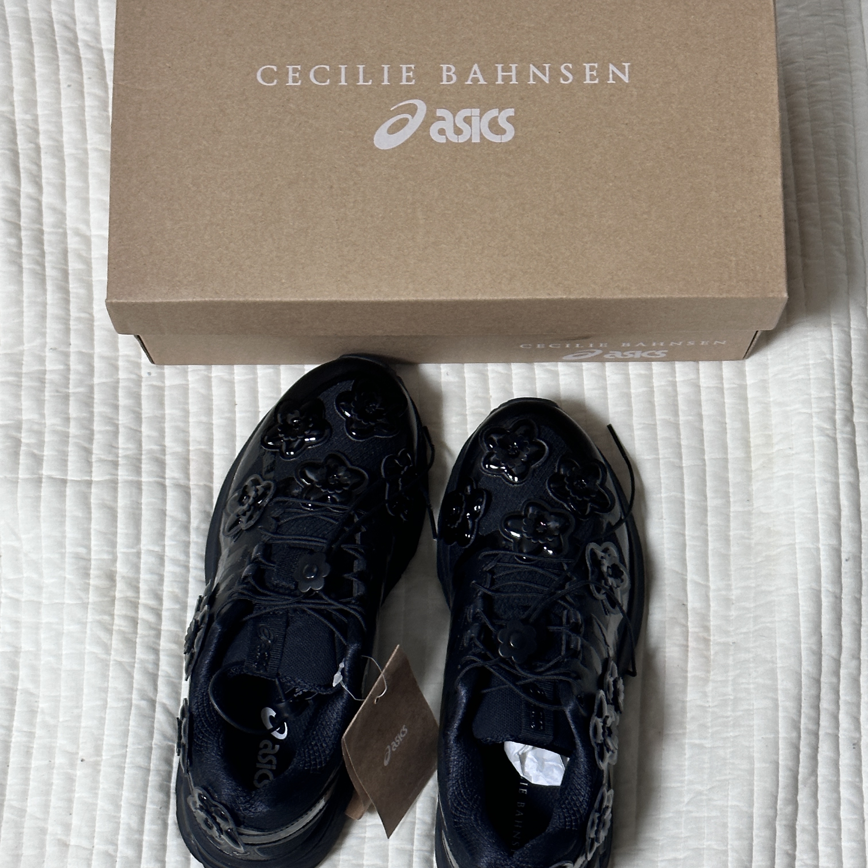 Asics x Cecilie Bahnsen Gel-Terrain Black 착용 스타일
