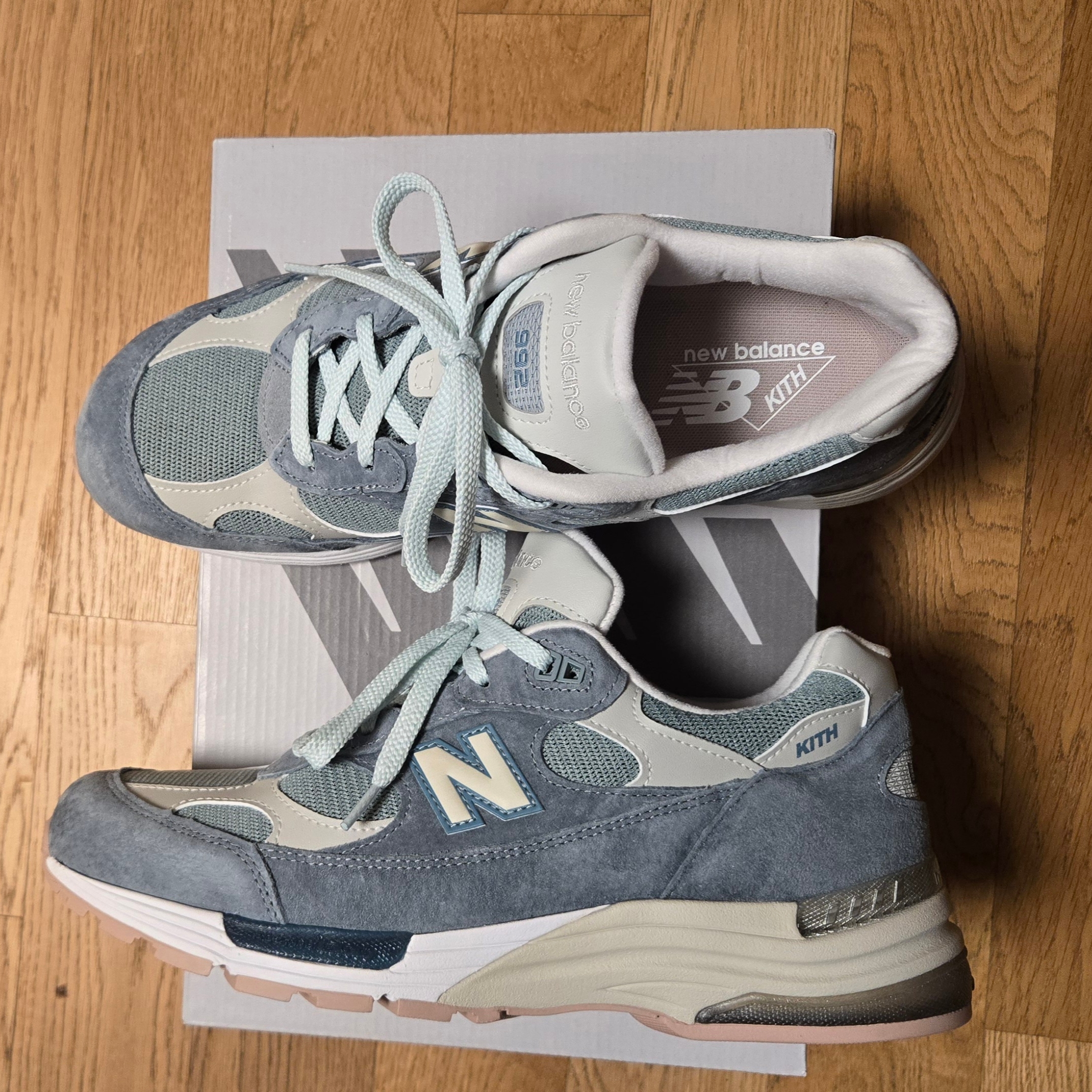 New Balance x Kith 992 Made in USA Aegean Blue Oyster, New Balance x Kith 991v2 Made in UK Steel Blue Grey 착용 스타일 - 1