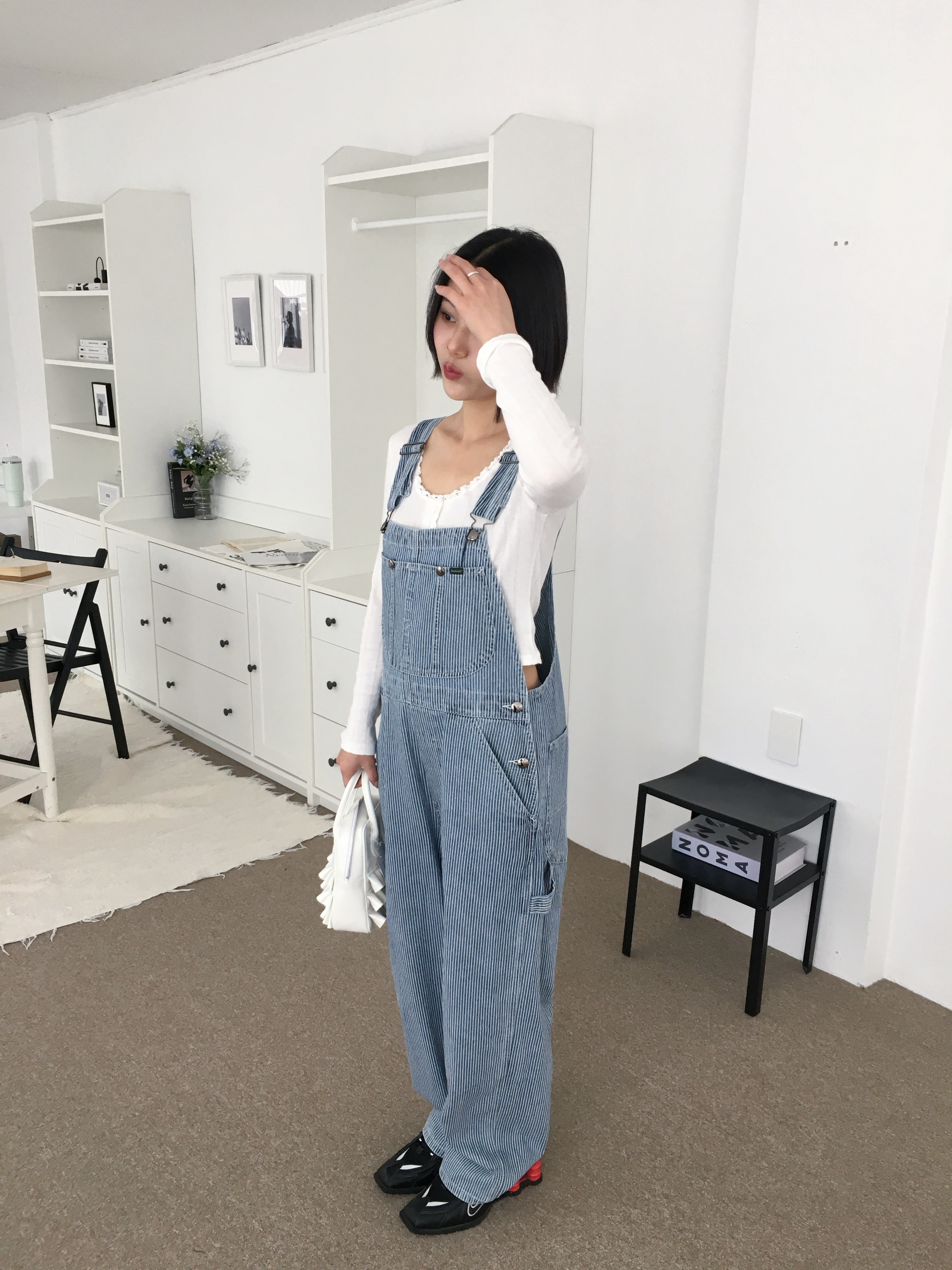 Nike x Martine Rose Shox MR4 Black, Comme des Garcons Girl Ruffled Duffle Bag White 착용 스타일