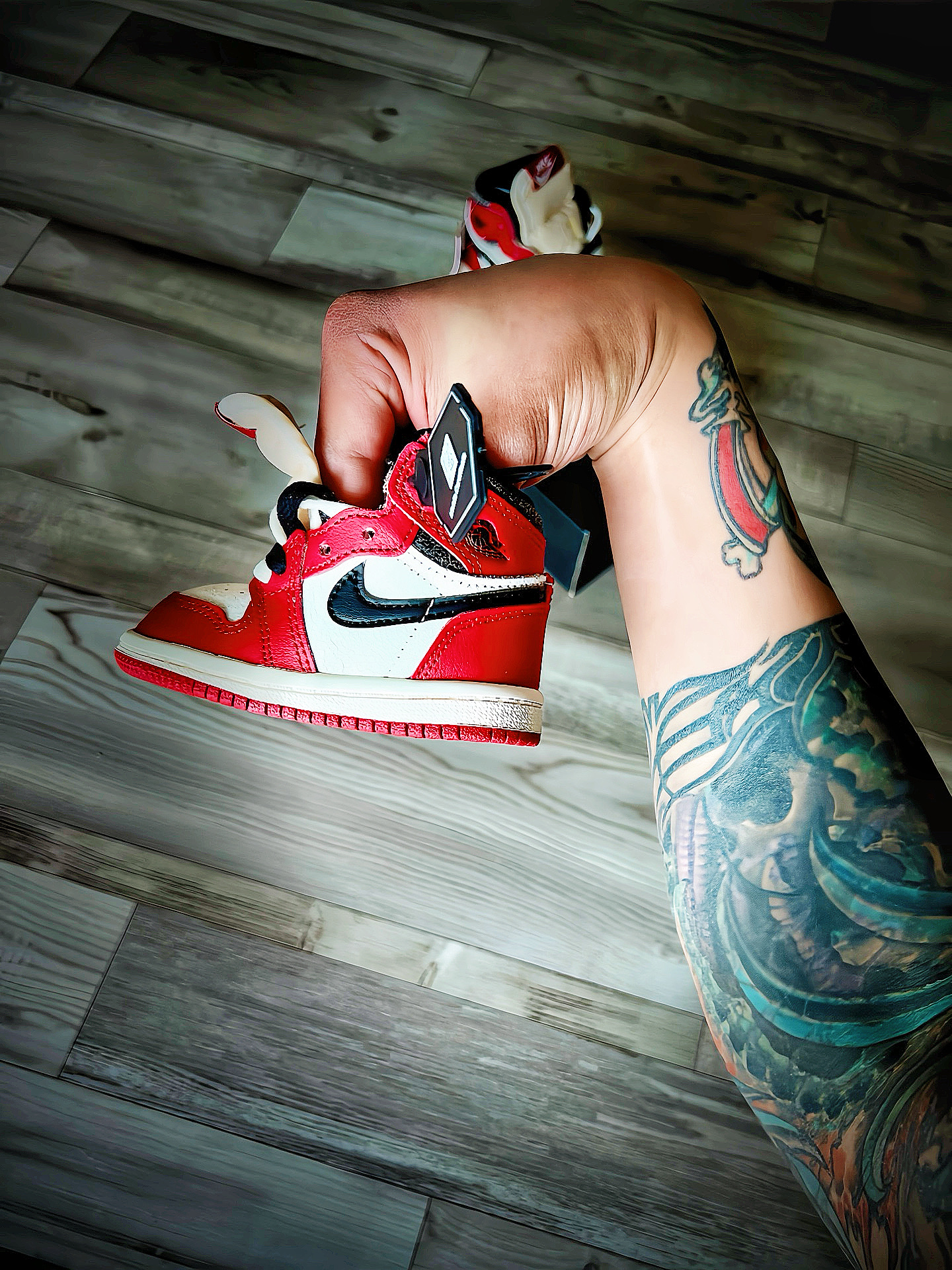 (TD) Jordan 1 Retro High OG Chicago 2022, Supreme Stanley 15 Inch Saw Red - 21FW 착용 스타일 - 2
