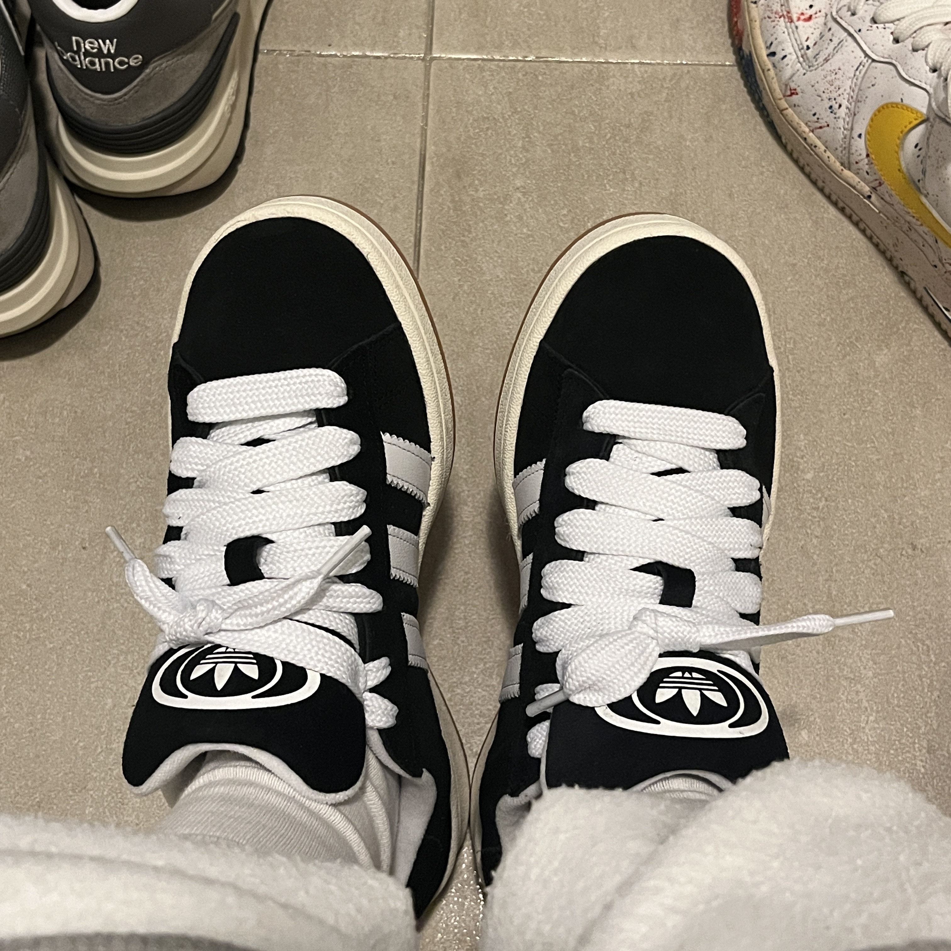 Adidas Campus 00s Core Black Cloud White 착용 스타일 - 3