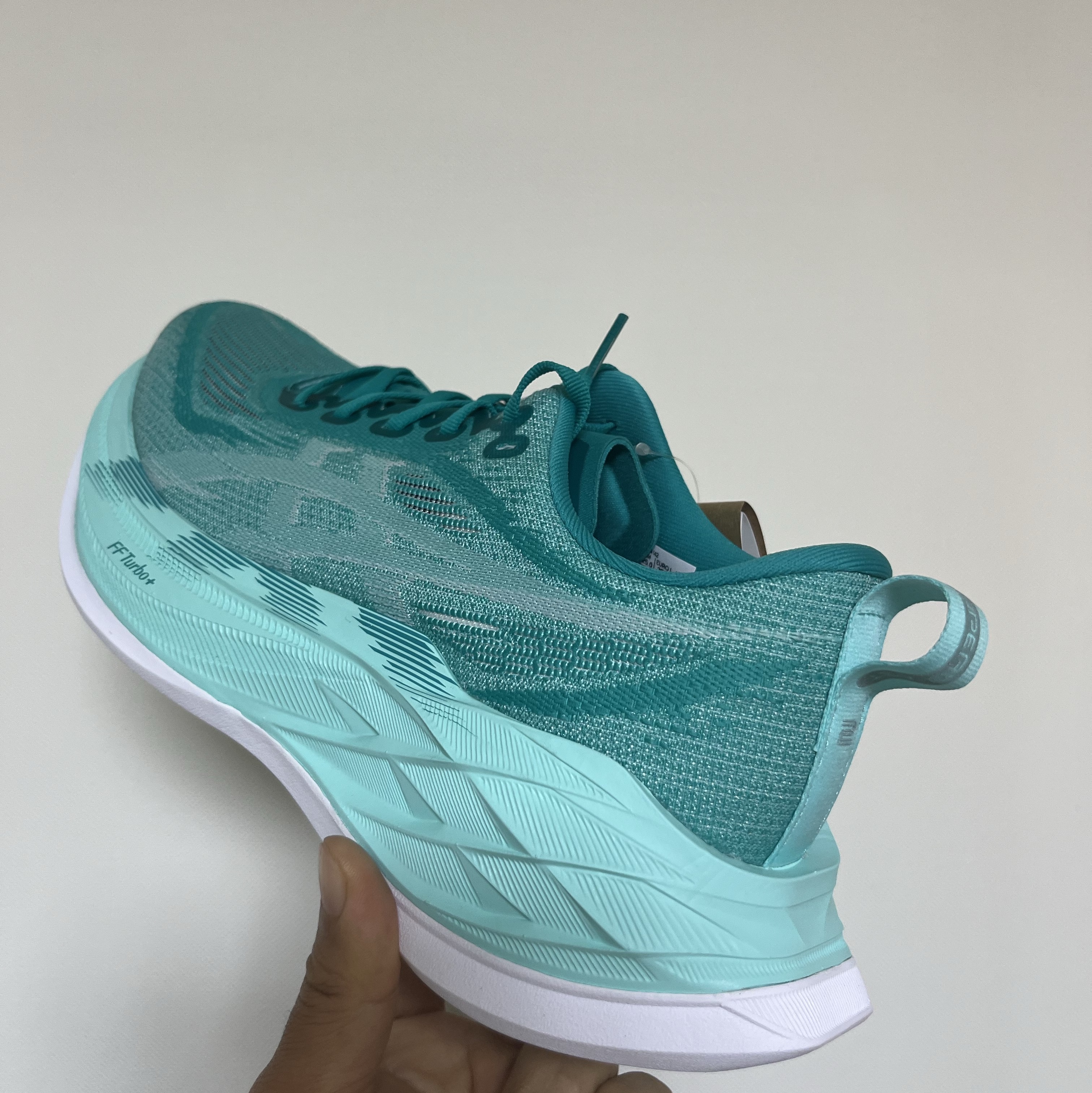 Asics Superblast 2 Wave Teal Illuminate Mint 착용 스타일 - 2