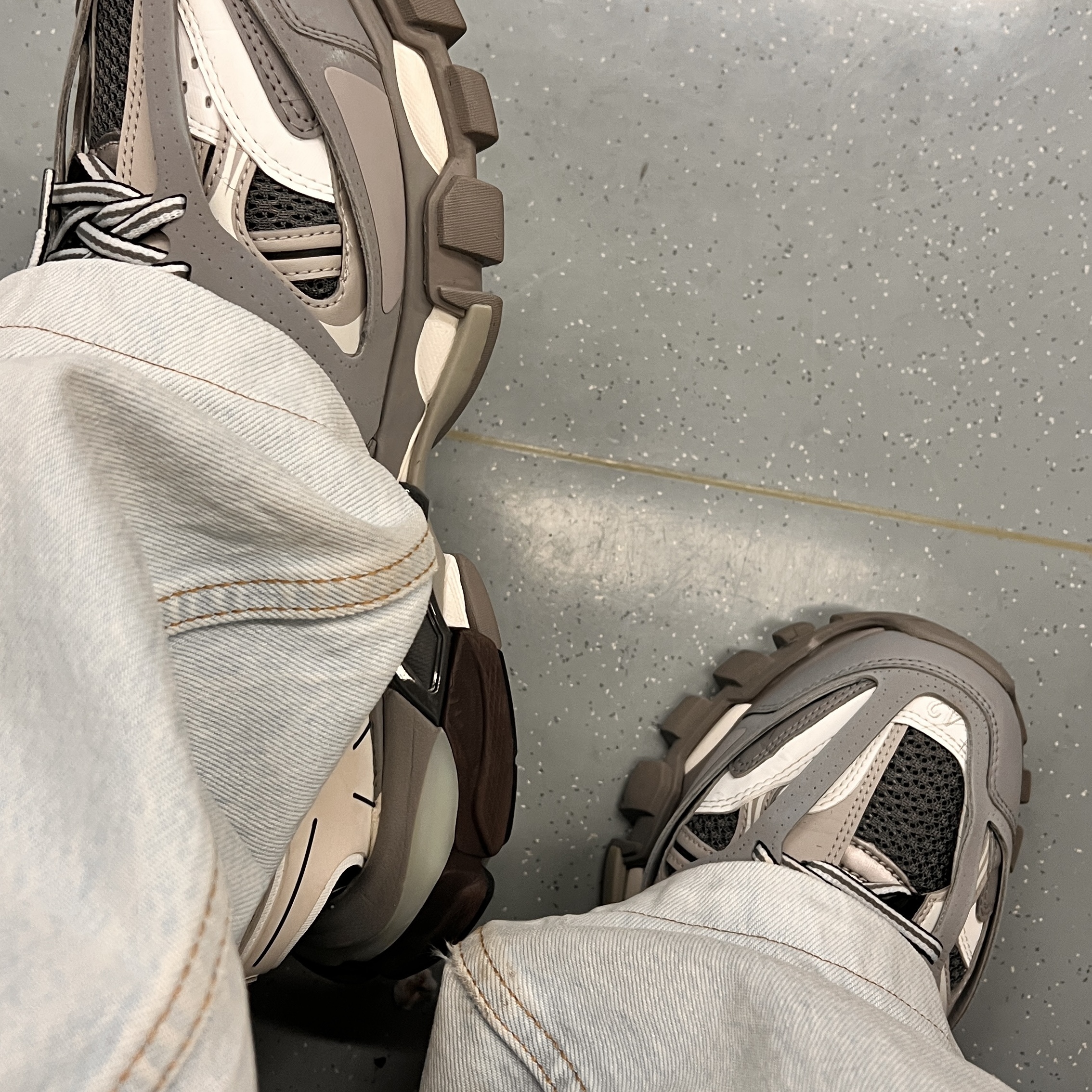 Balenciaga Track Sneakers Grey White 2019 착용 스타일