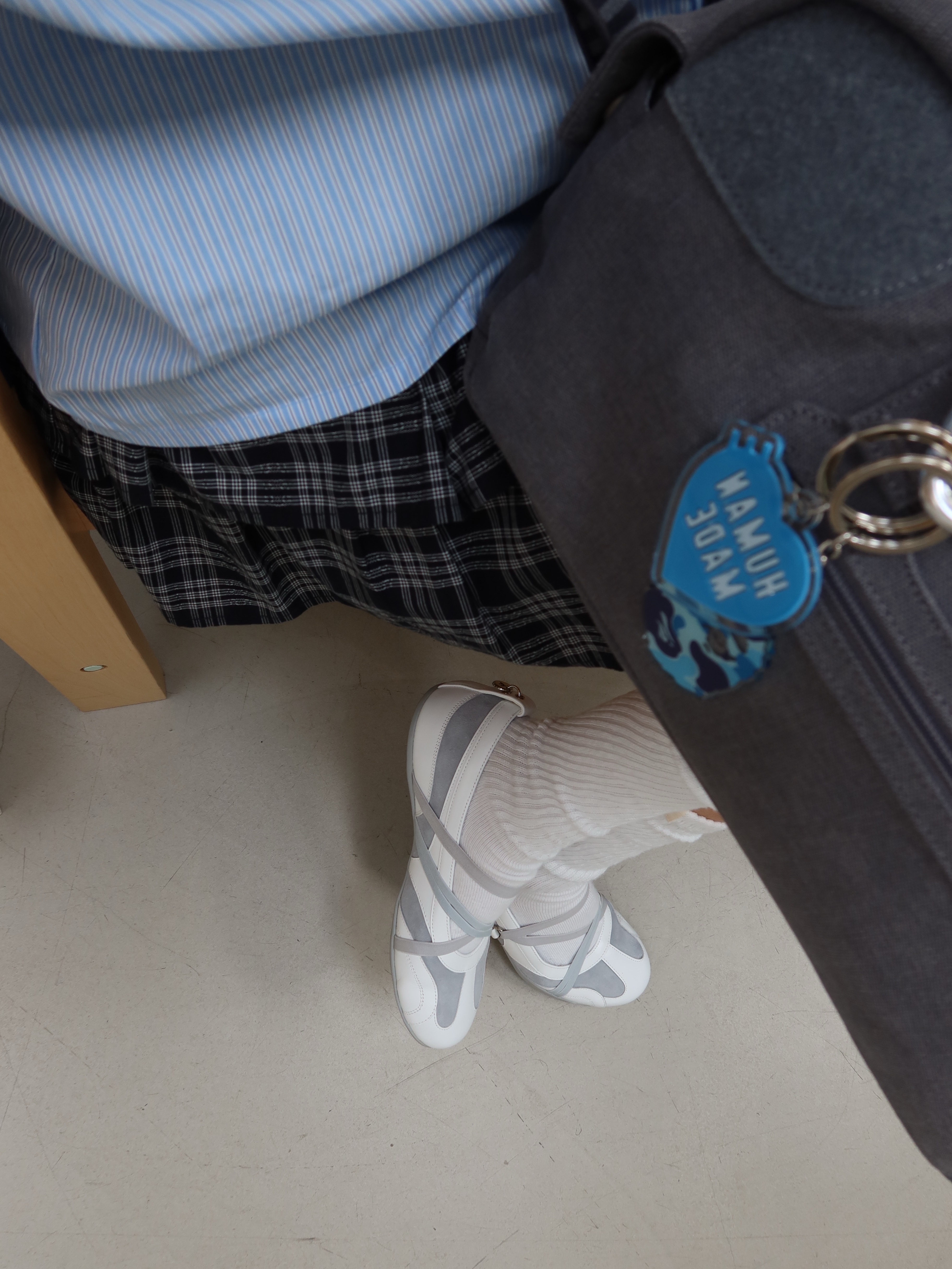 Suecomma Bonnie Fev Mary Jane Sneakers Ivory 착용 스타일 - 3