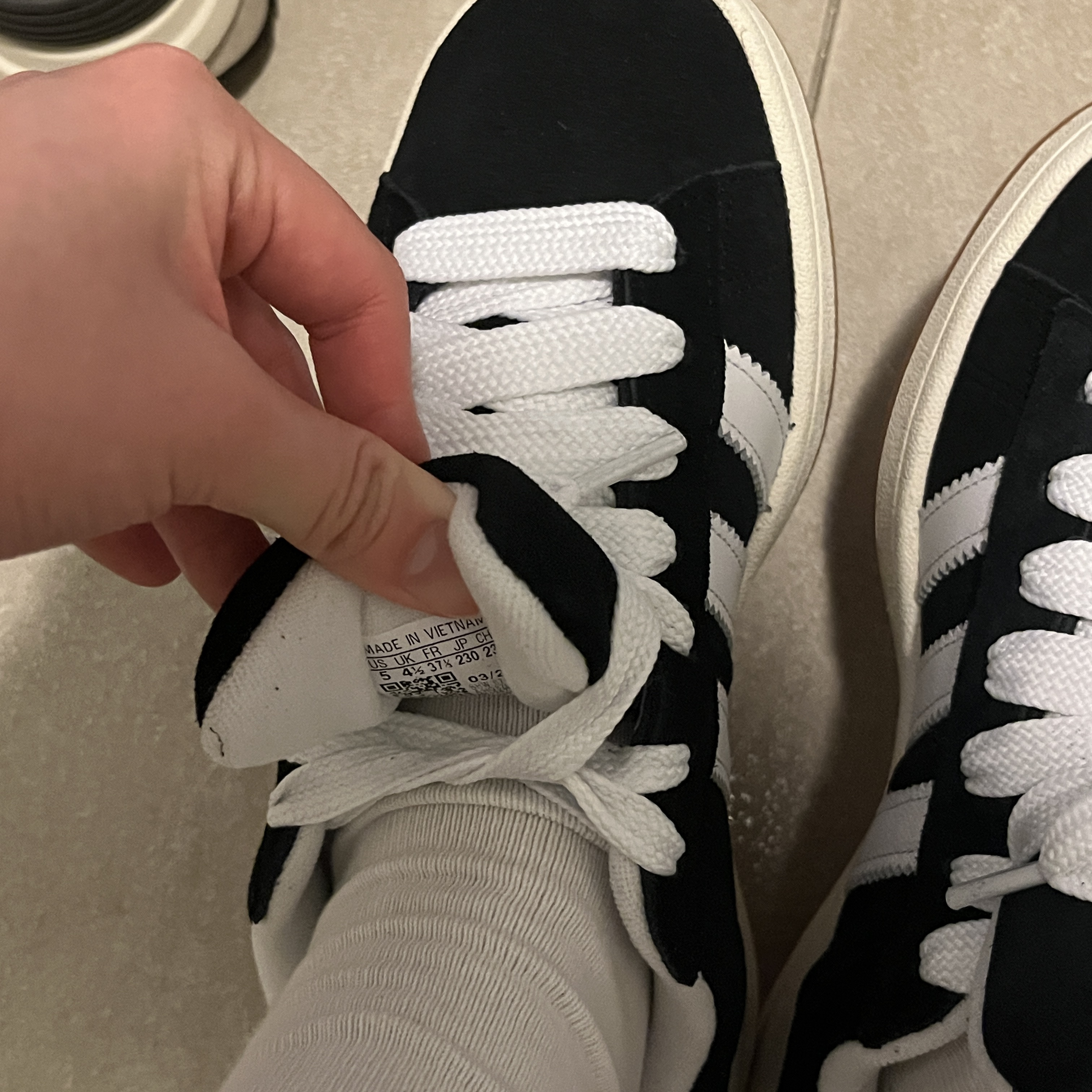 Adidas Campus 00s Core Black Cloud White 착용 스타일 - 6