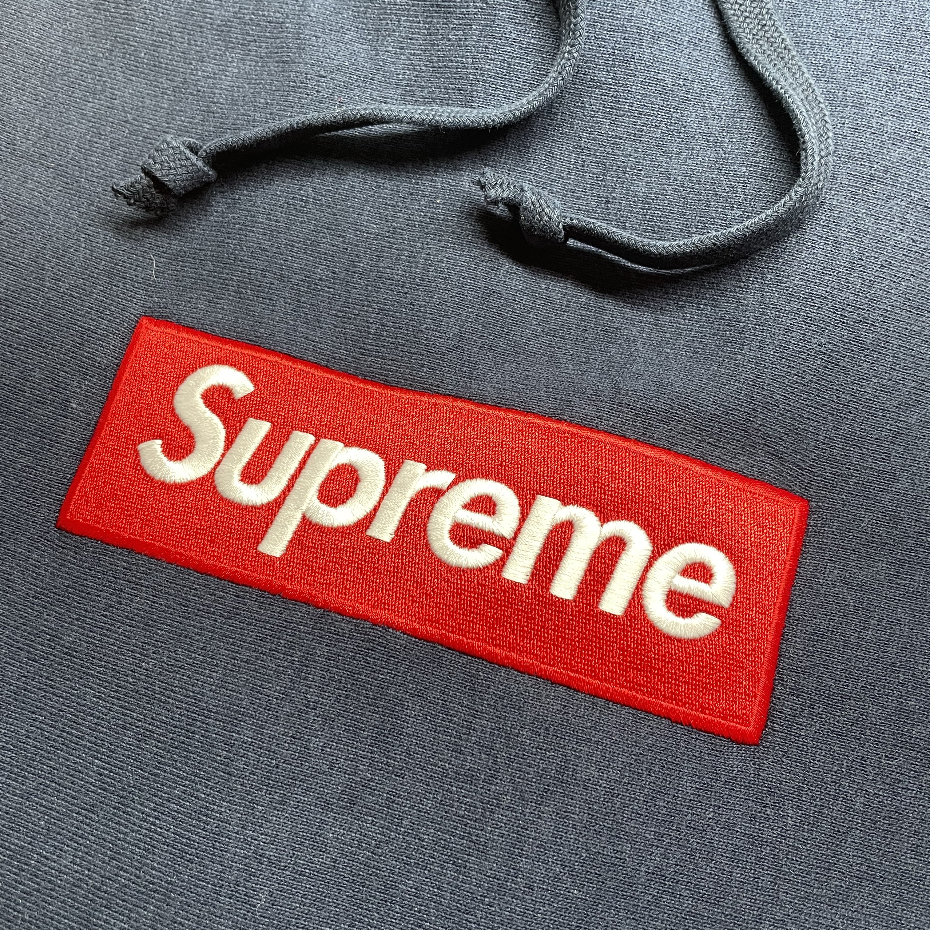 Supreme Box Logo Hooded Sweatshirt Navy - 24FW 착용 스타일 - 1