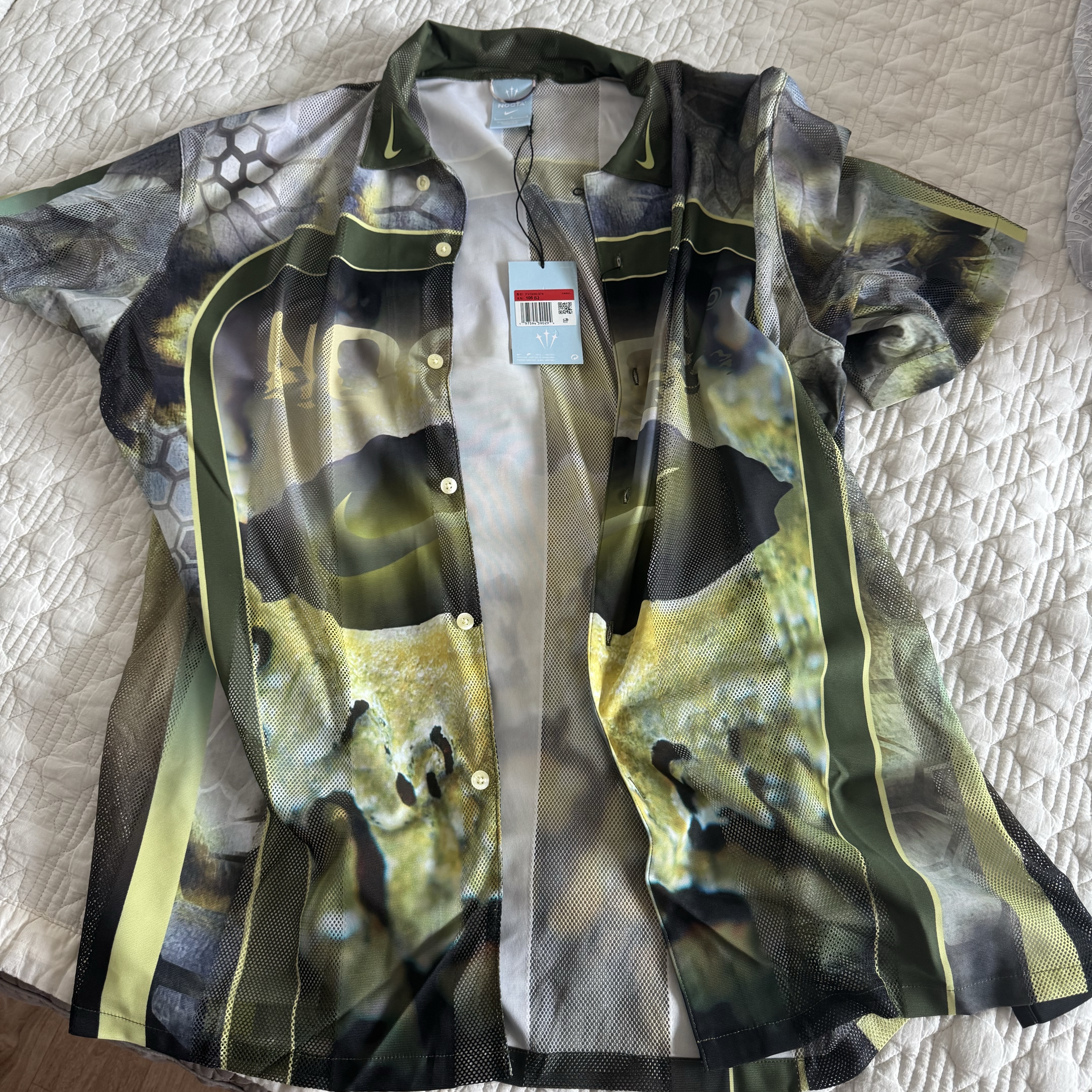 Nike x Drake Nocta Opal Tito Neeks Button Down Short Sleeve Top Pilgrim (FV1939-378) 착용 스타일 - 1