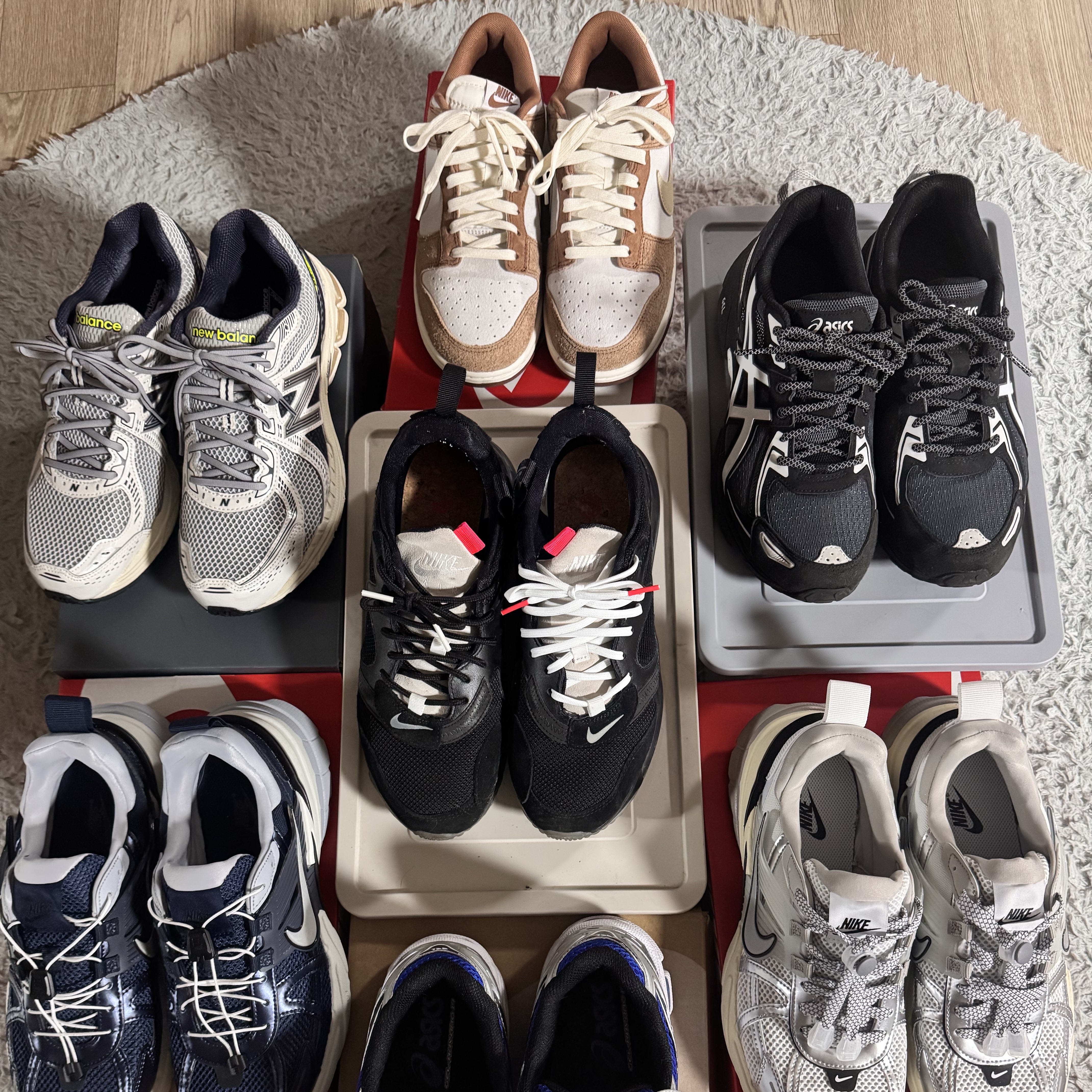 Nike V2K Run Obsidian Thunder Blue, New Balance 860v2 Navy 착용 스타일