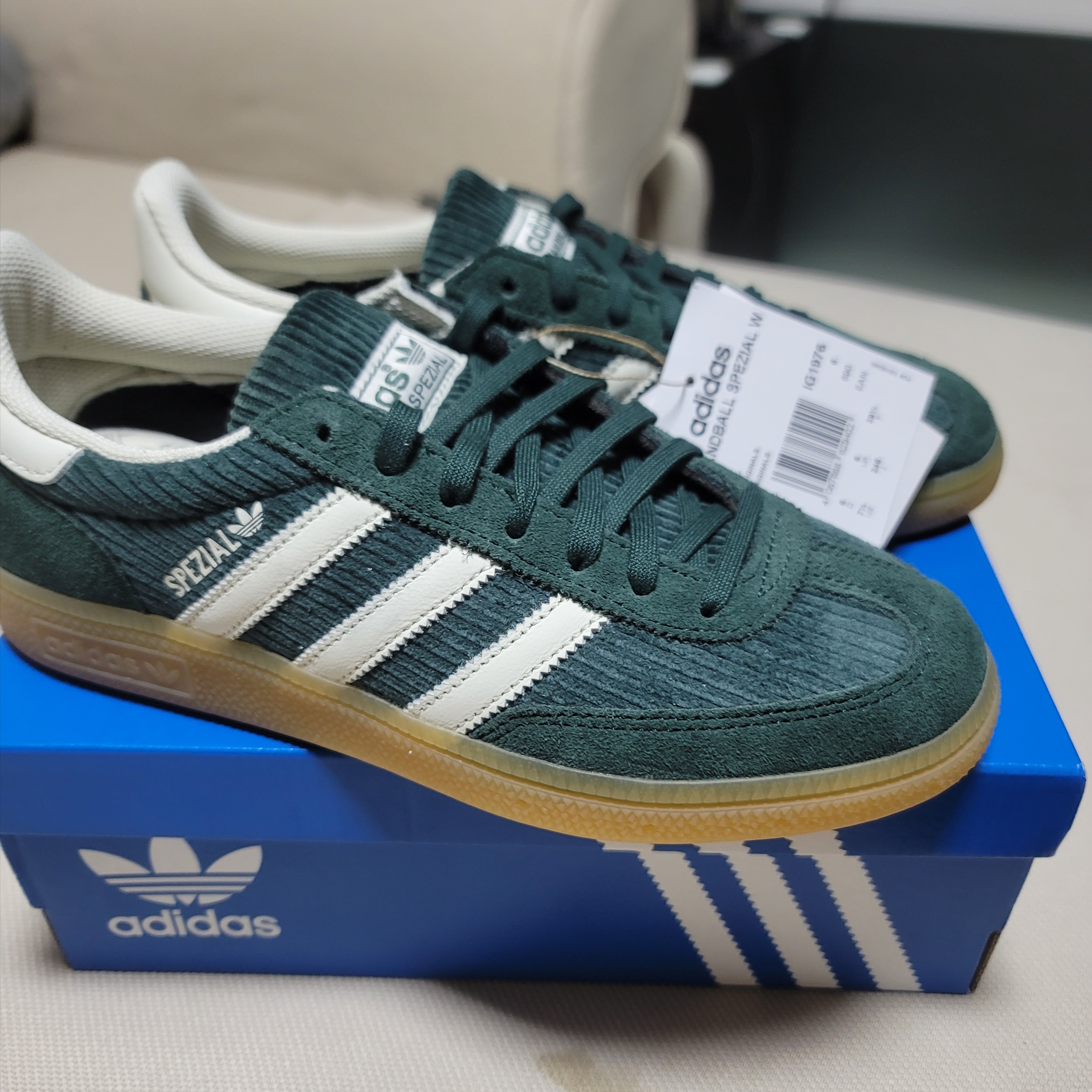 (W) Adidas Handball Spezial Mineral Green Off White 착용 스타일