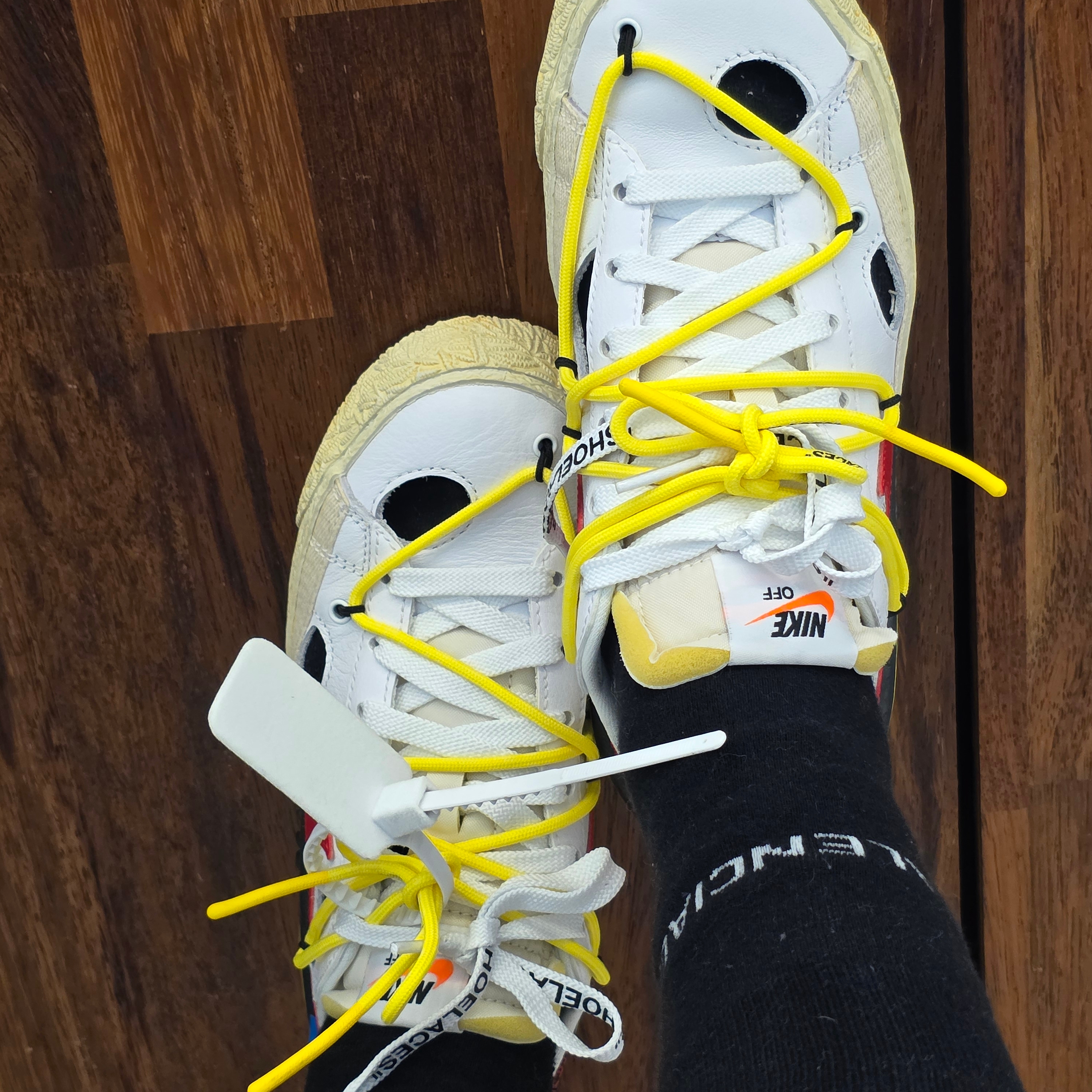 Nike x Off-White Blazer Low '77 White and University Red 착용 스타일