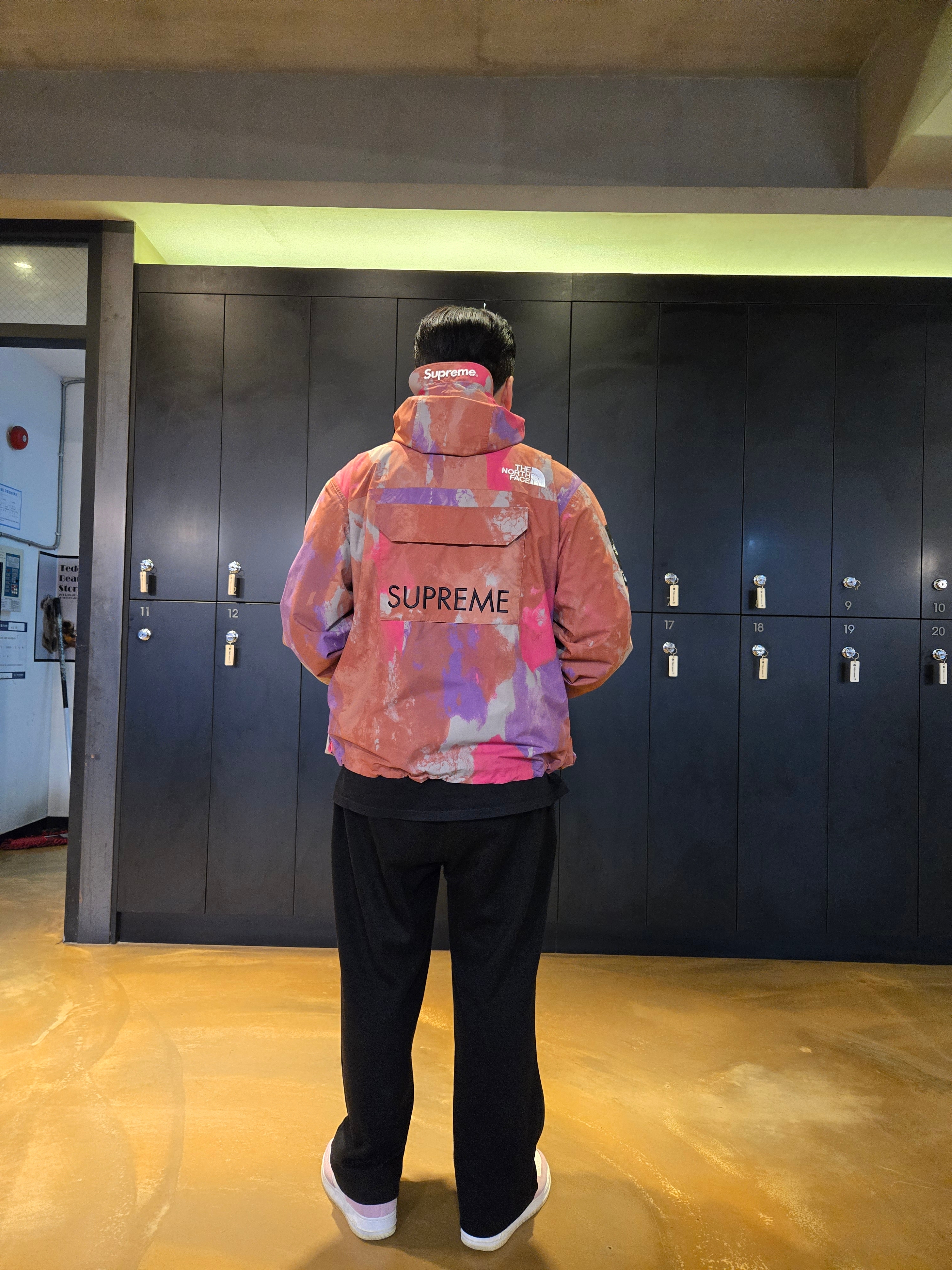 Supreme x The North Face Cargo Jacket Multi-Color - 20SS, Nike Air Force 1 '07 Sail Medium Soft Pink 착용 스타일