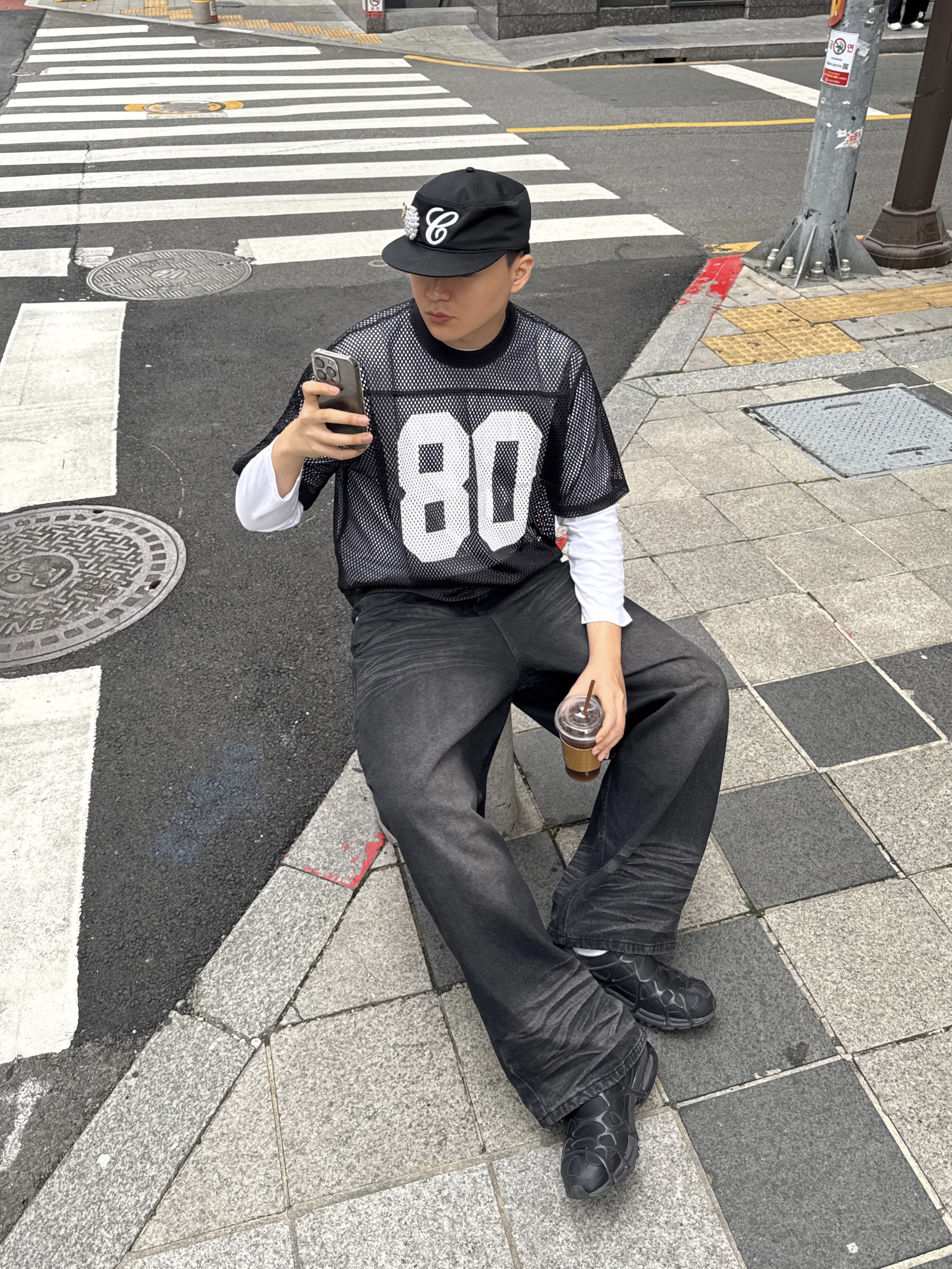 Nike Air Kukini Triple Black, Stussy Team Jersey 80 Black 착용 스타일 - 1